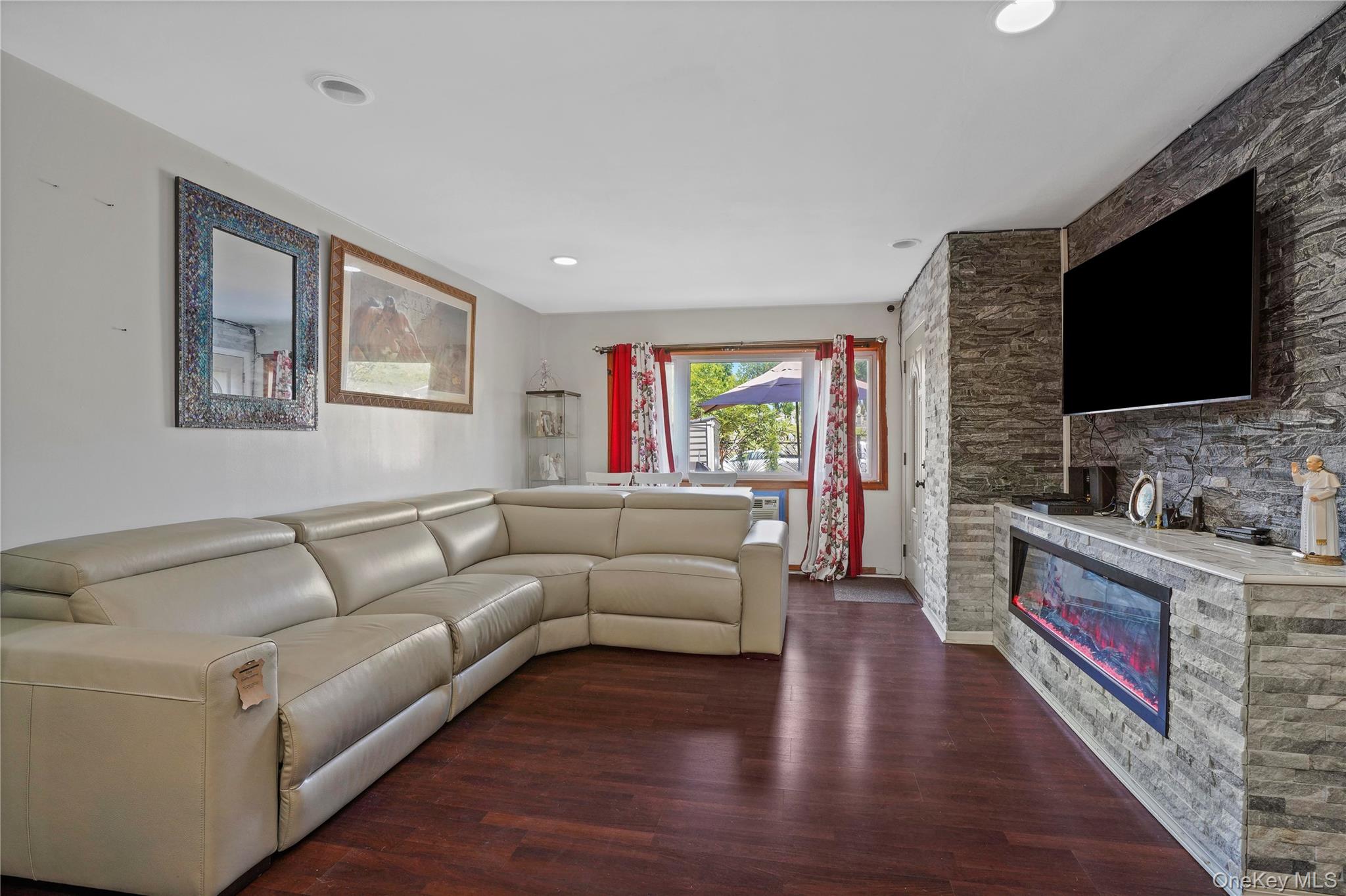 #4 photo, 6536 Metropolitan Avenue, クイーンズ区 Middle Village , NY 11379