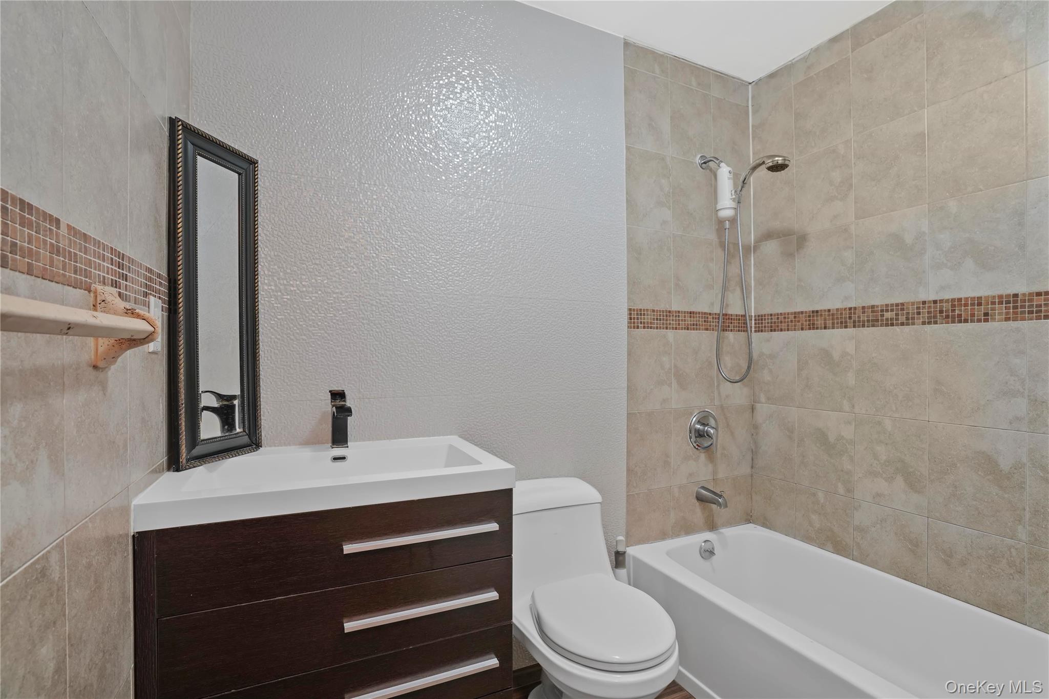 #8 photo, 6536 Metropolitan Avenue, クイーンズ区 Middle Village , NY 11379