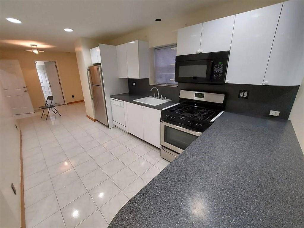 #19 photo, 472 Lake St, Gravesend , NY 11223