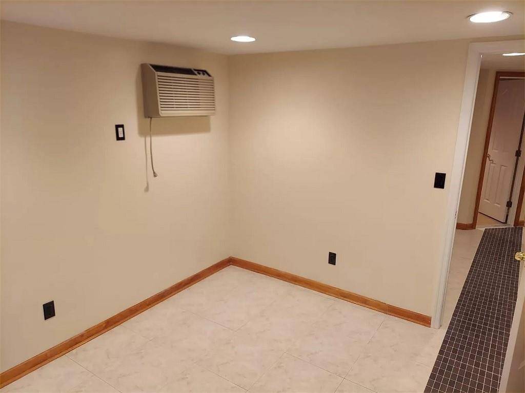 #20 photo, 472 Lake St, Gravesend , NY 11223