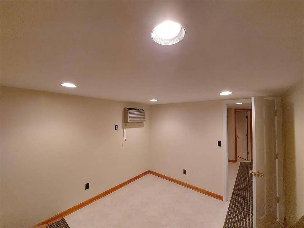 #21 photo, 472 Lake St, Gravesend , NY 11223