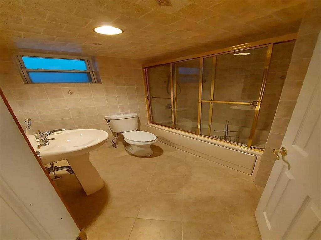 #24 photo, 472 Lake St, Gravesend , NY 11223