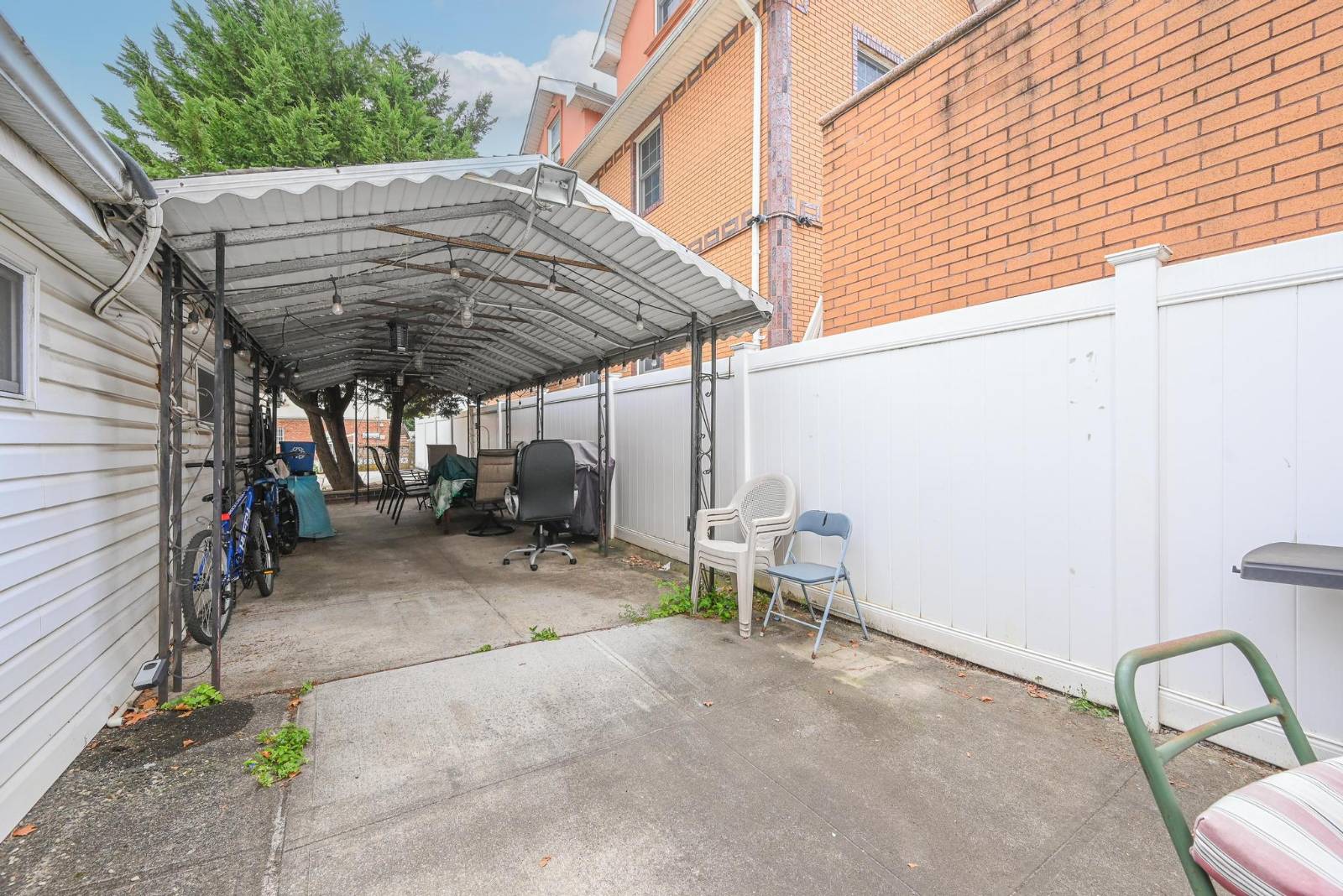 #31 photo, 472 Lake St, Gravesend , NY 11223