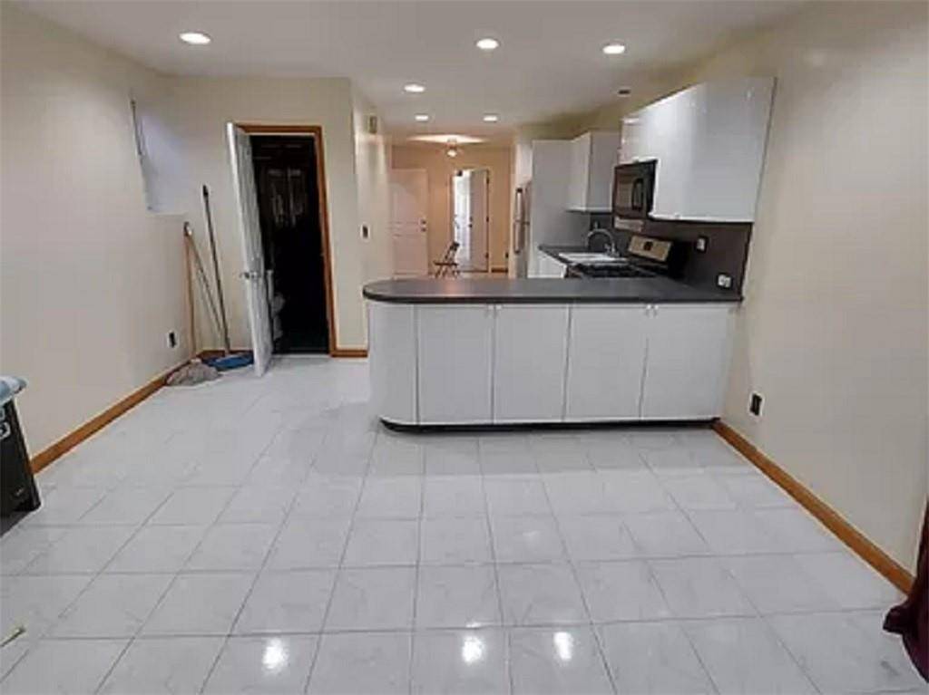 #5 photo, 472 Lake St, Gravesend , NY 11223