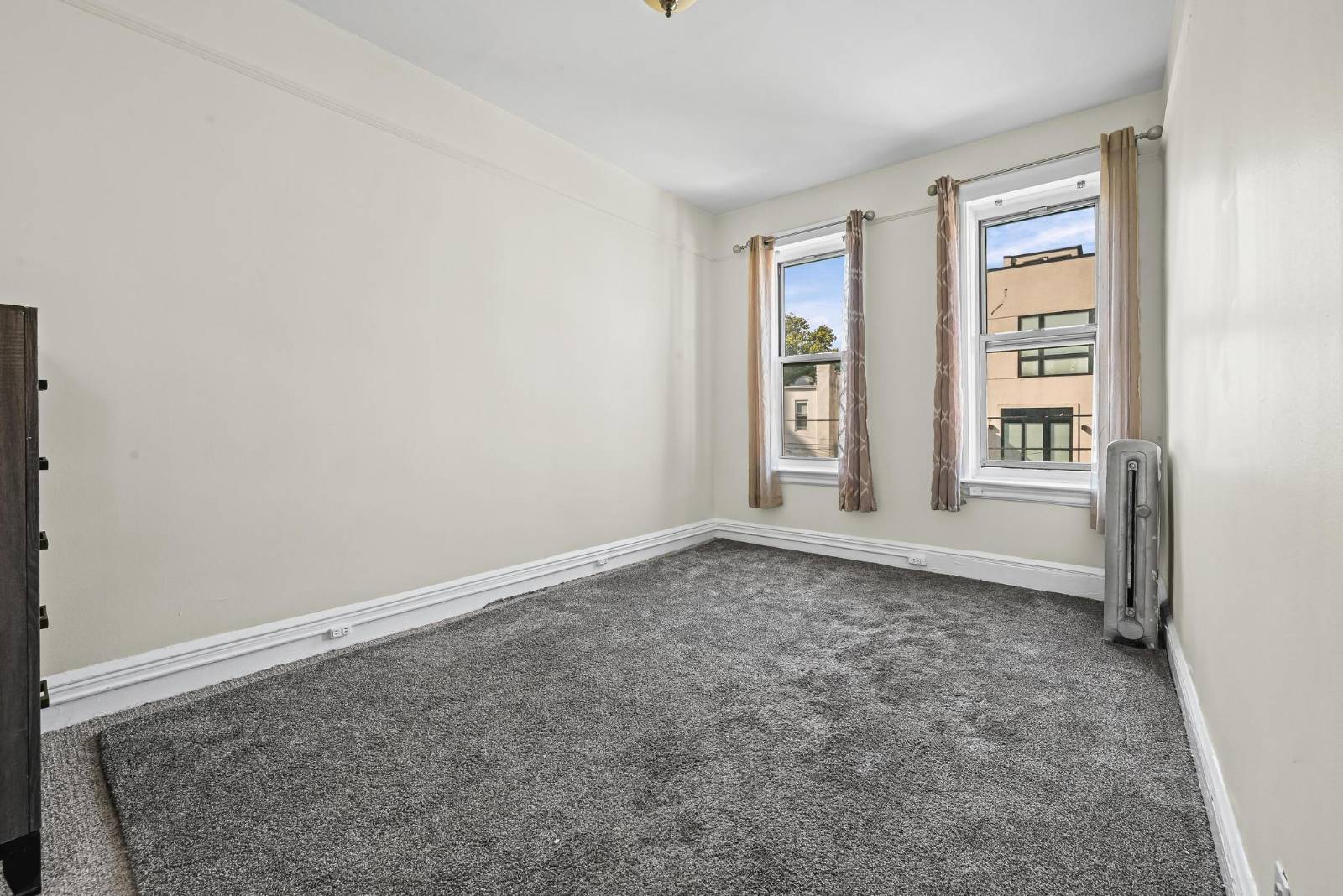 #8 photo, 2154 60th St, ブルックリン区 Borough Park , NY 11204