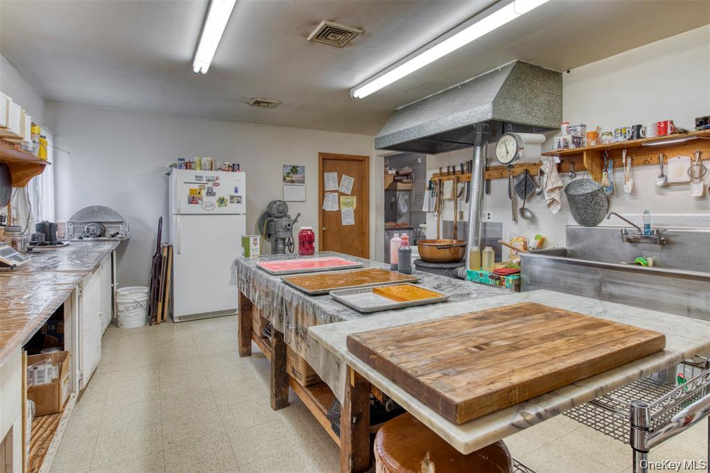 #4 photo, 22350 Main Road, サフォーク郡 Orient , NY 11957