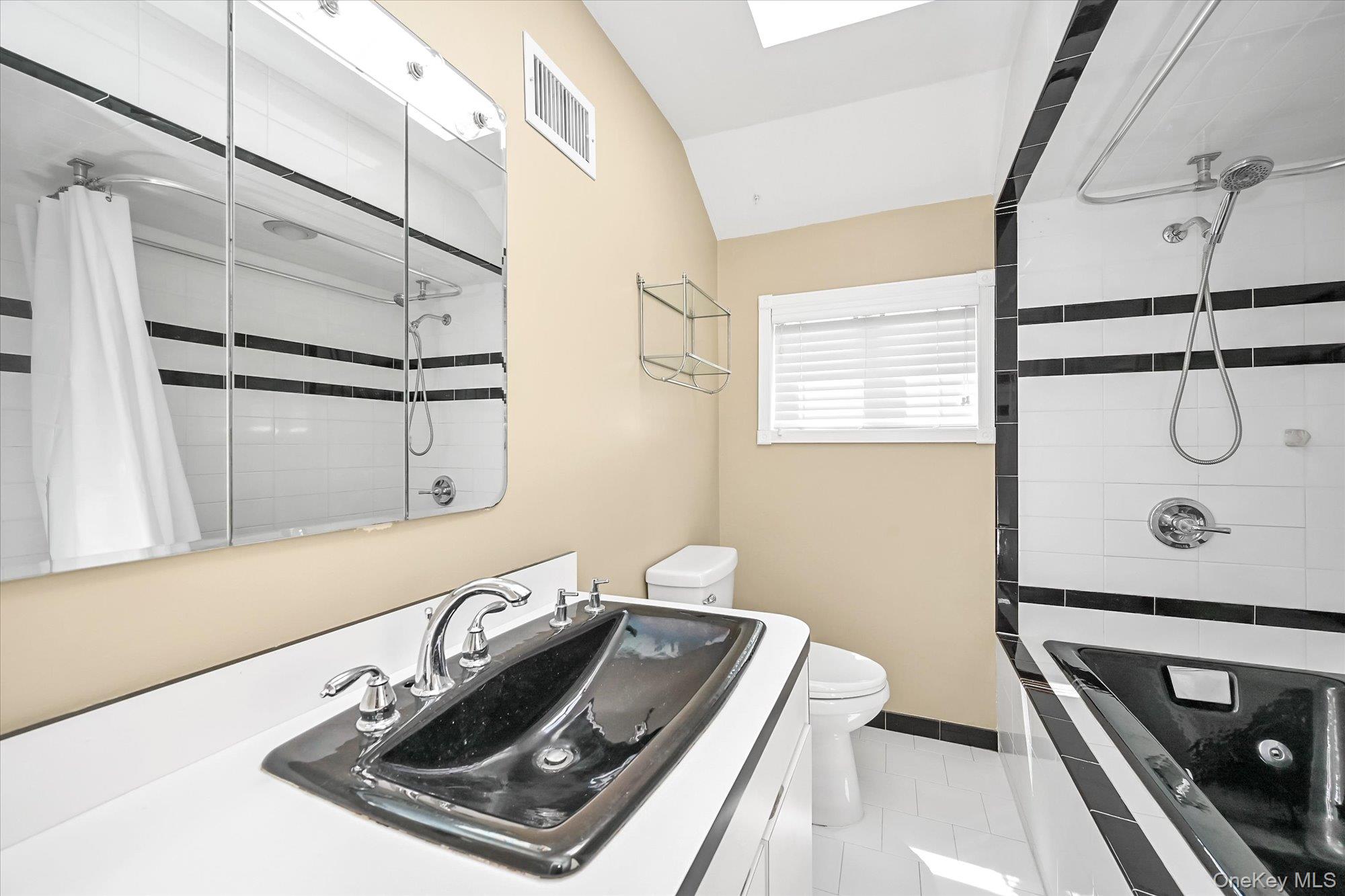 #10 photo, 57-10 253rd Street, Little Neck , NY 11362