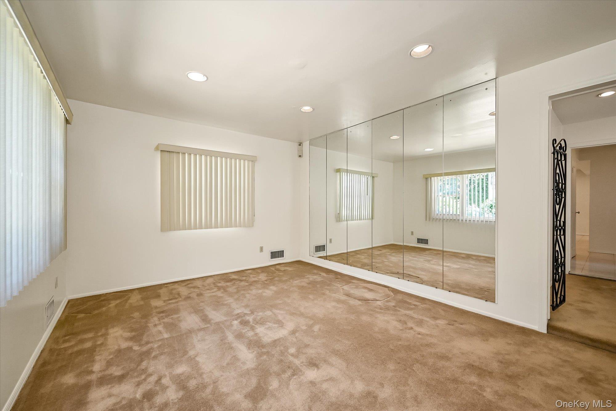 #12 photo, 57-10 253rd Street, Little Neck , NY 11362