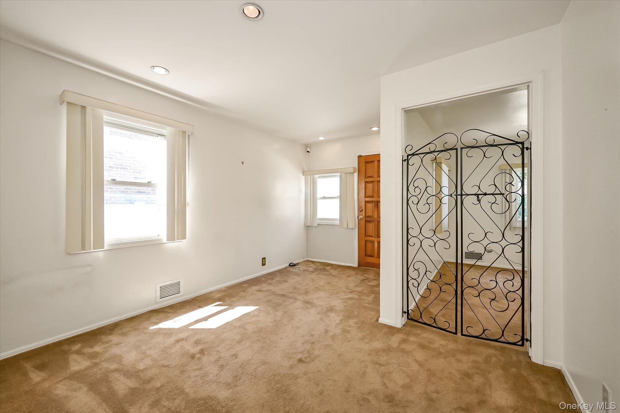 #14 photo, 57-10 253rd Street, Little Neck , NY 11362