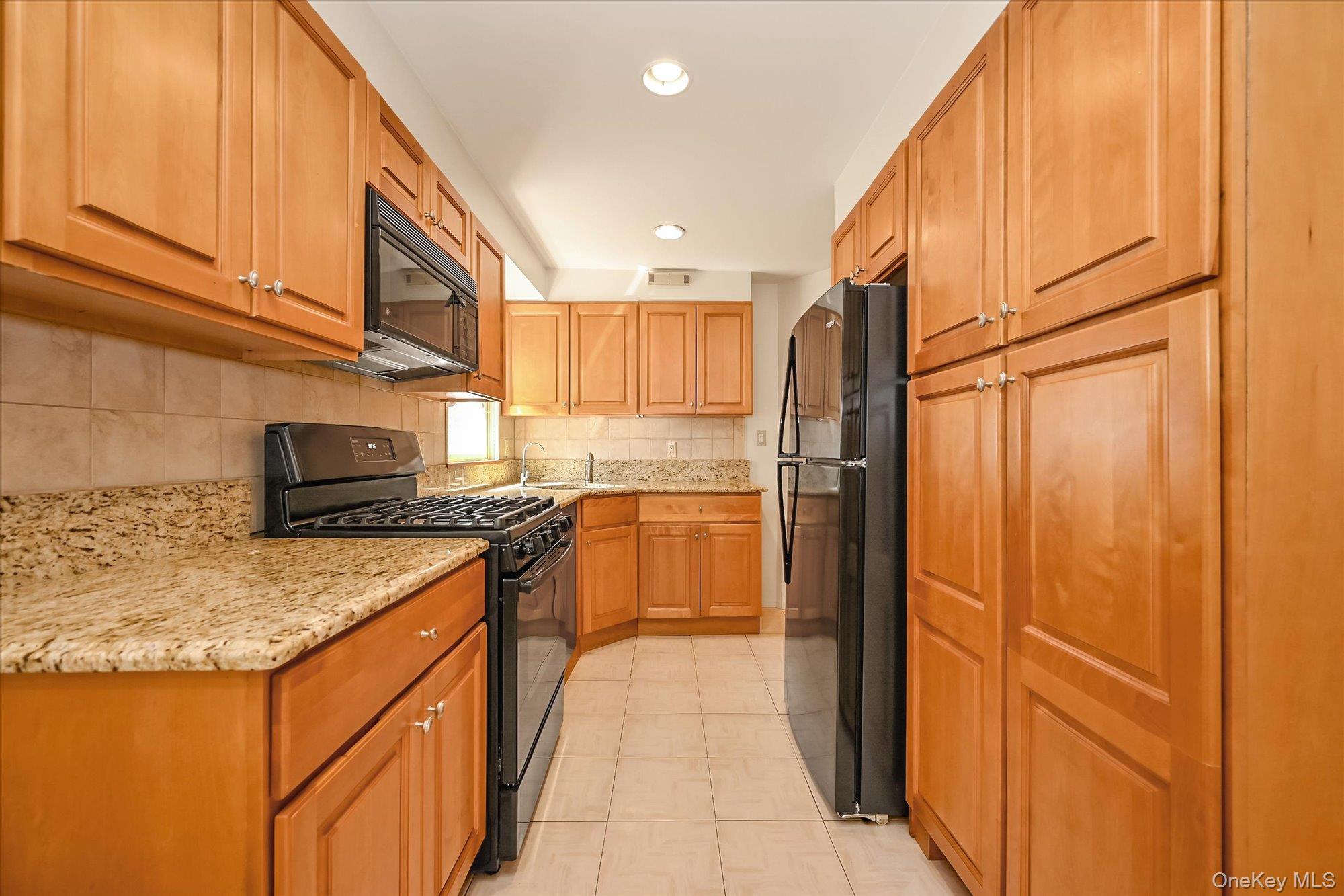 #15 photo, 57-10 253rd Street, Little Neck , NY 11362