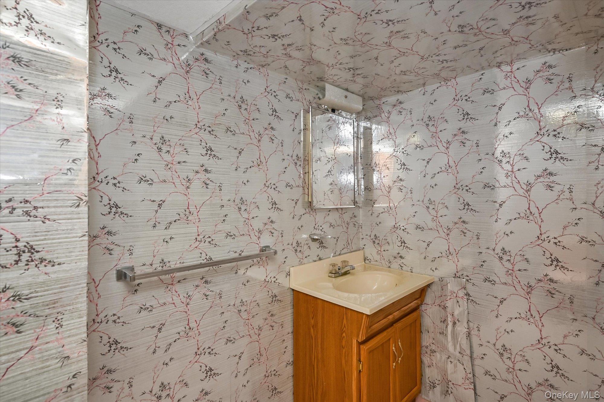 #18 photo, 57-10 253rd Street, Little Neck , NY 11362