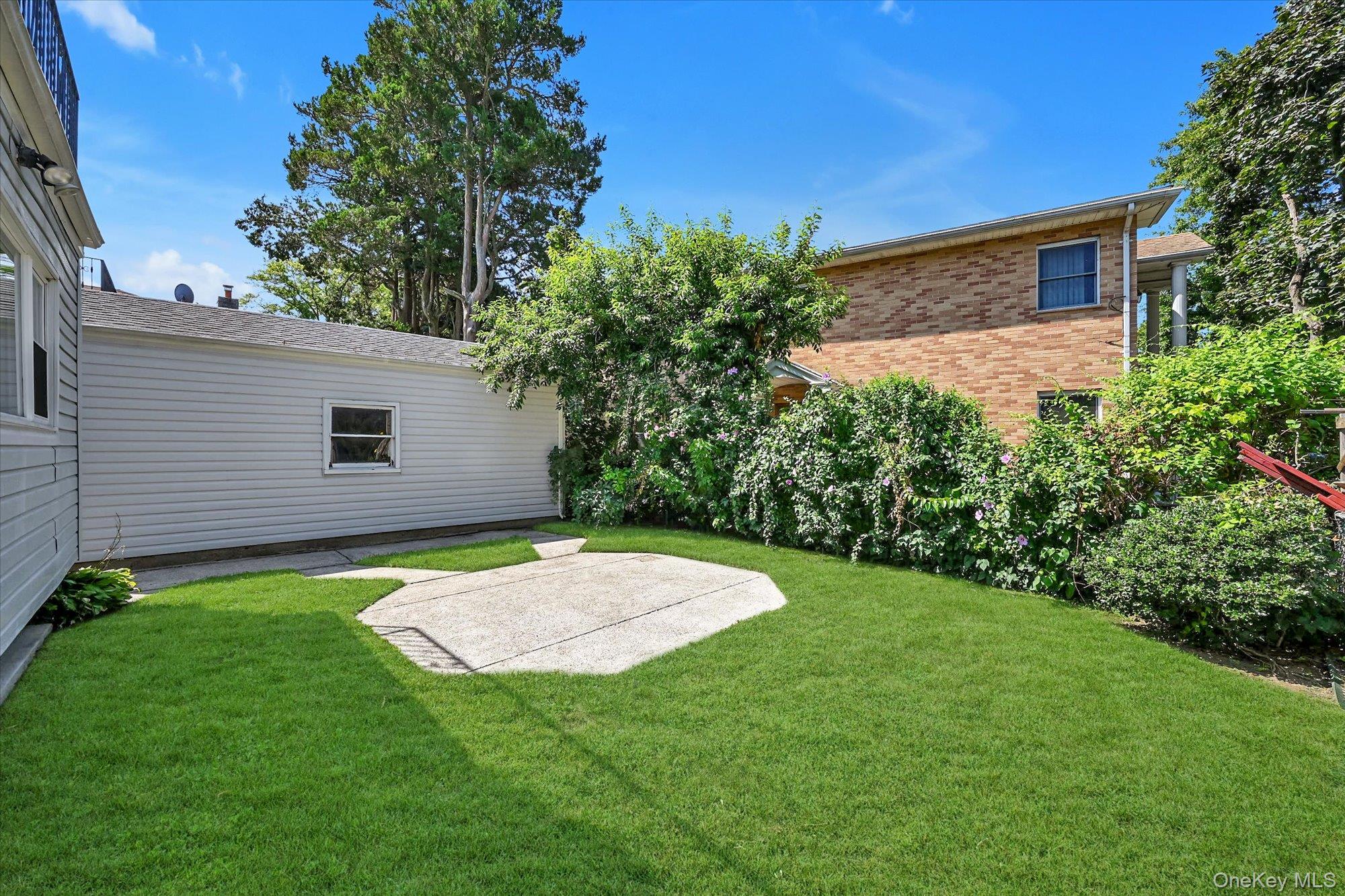 #20 photo, 57-10 253rd Street, Little Neck , NY 11362