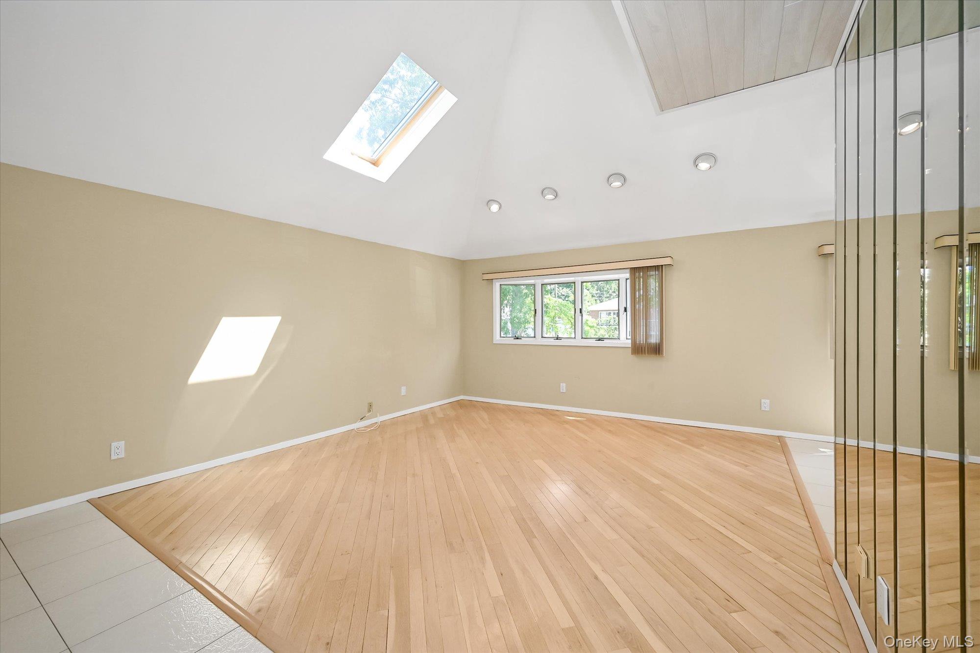 #4 photo, 57-10 253rd Street, Little Neck , NY 11362