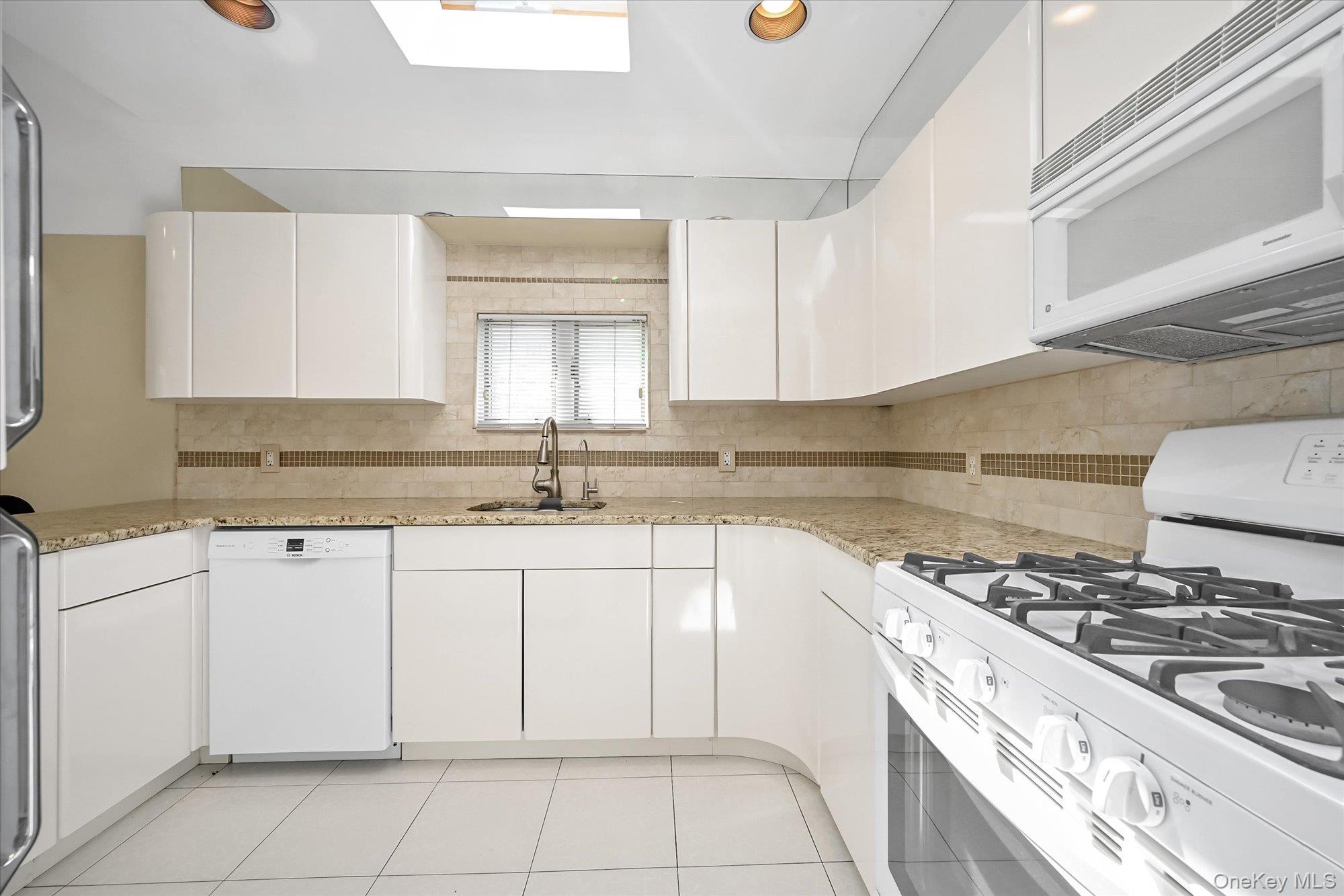 #5 photo, 57-10 253rd Street, Little Neck , NY 11362