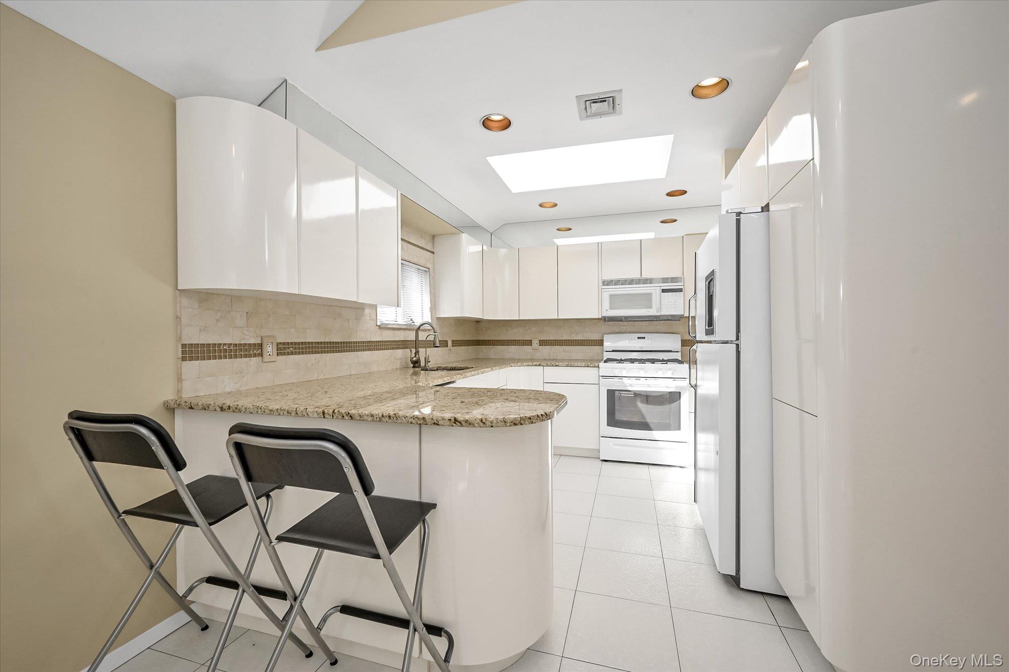 #6 photo, 57-10 253rd Street, Little Neck , NY 11362