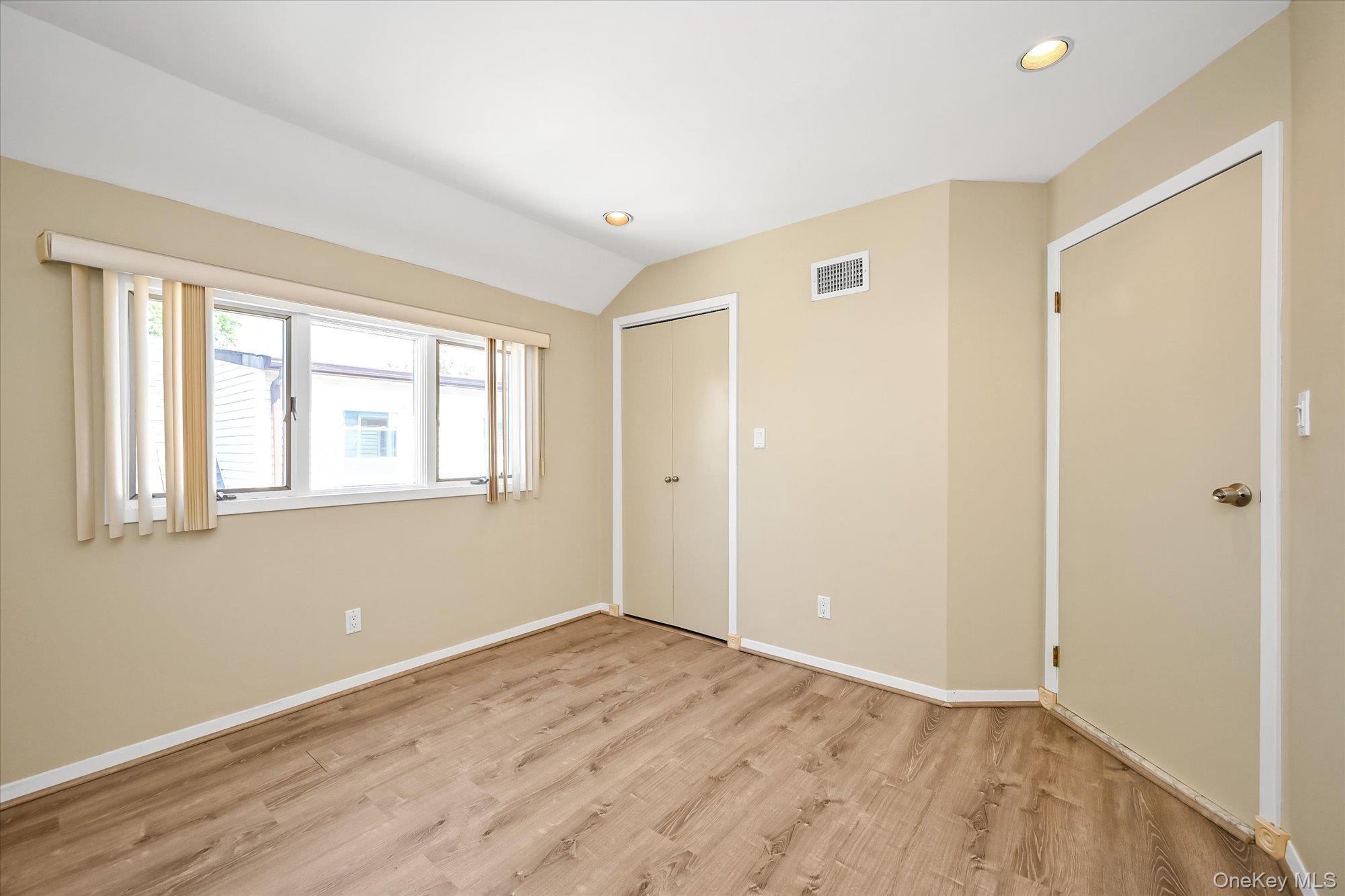 #8 photo, 57-10 253rd Street, Little Neck , NY 11362