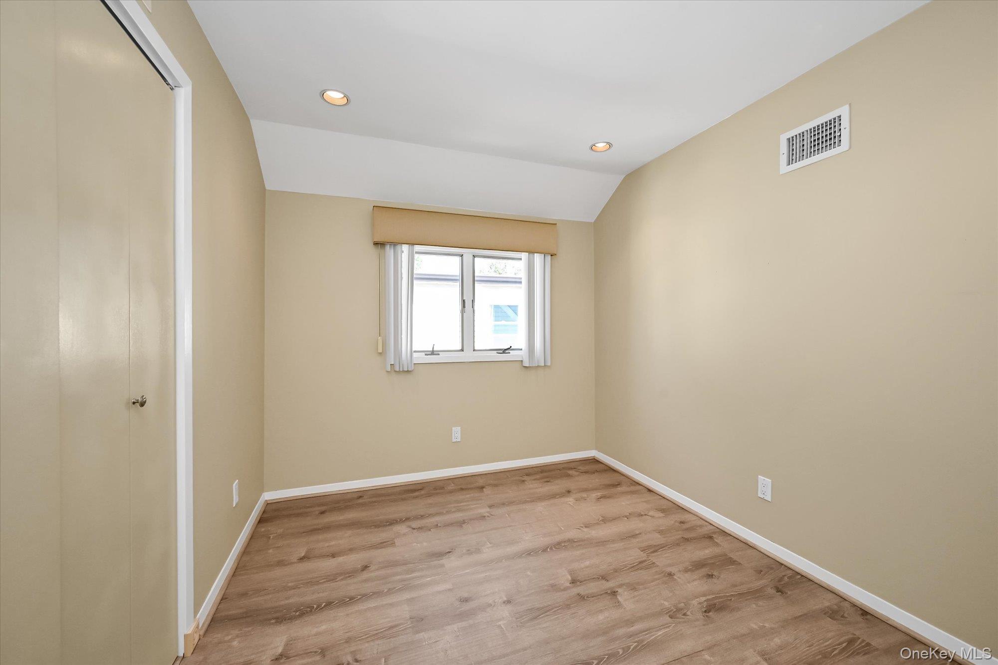 #9 photo, 57-10 253rd Street, Little Neck , NY 11362