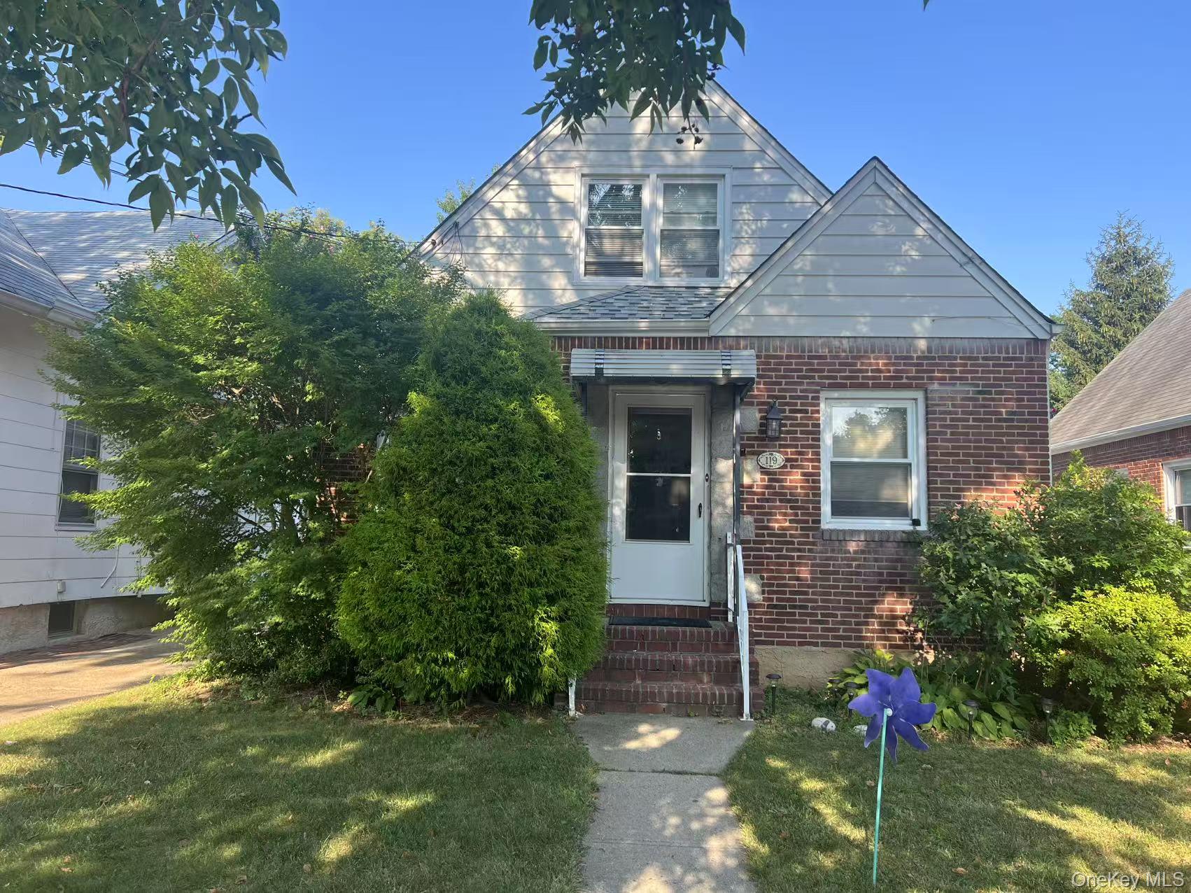 #1 photo, 119 Emerson Avenue, ナッソー郡 Floral Park , NY 11001