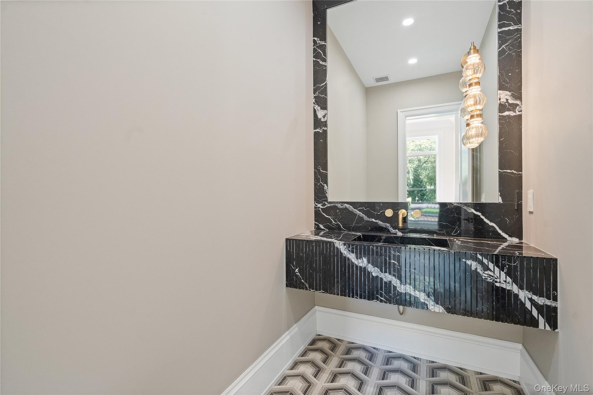 #5 photo, 12 Quaker Ridge Drive, ナッソー郡 Brookville , NY 11545