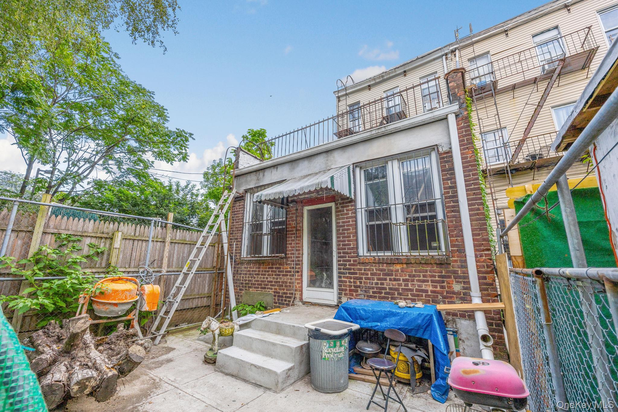 #12 photo, 229 Central Avenue, ブルックリン区 Brooklyn , NY 11221