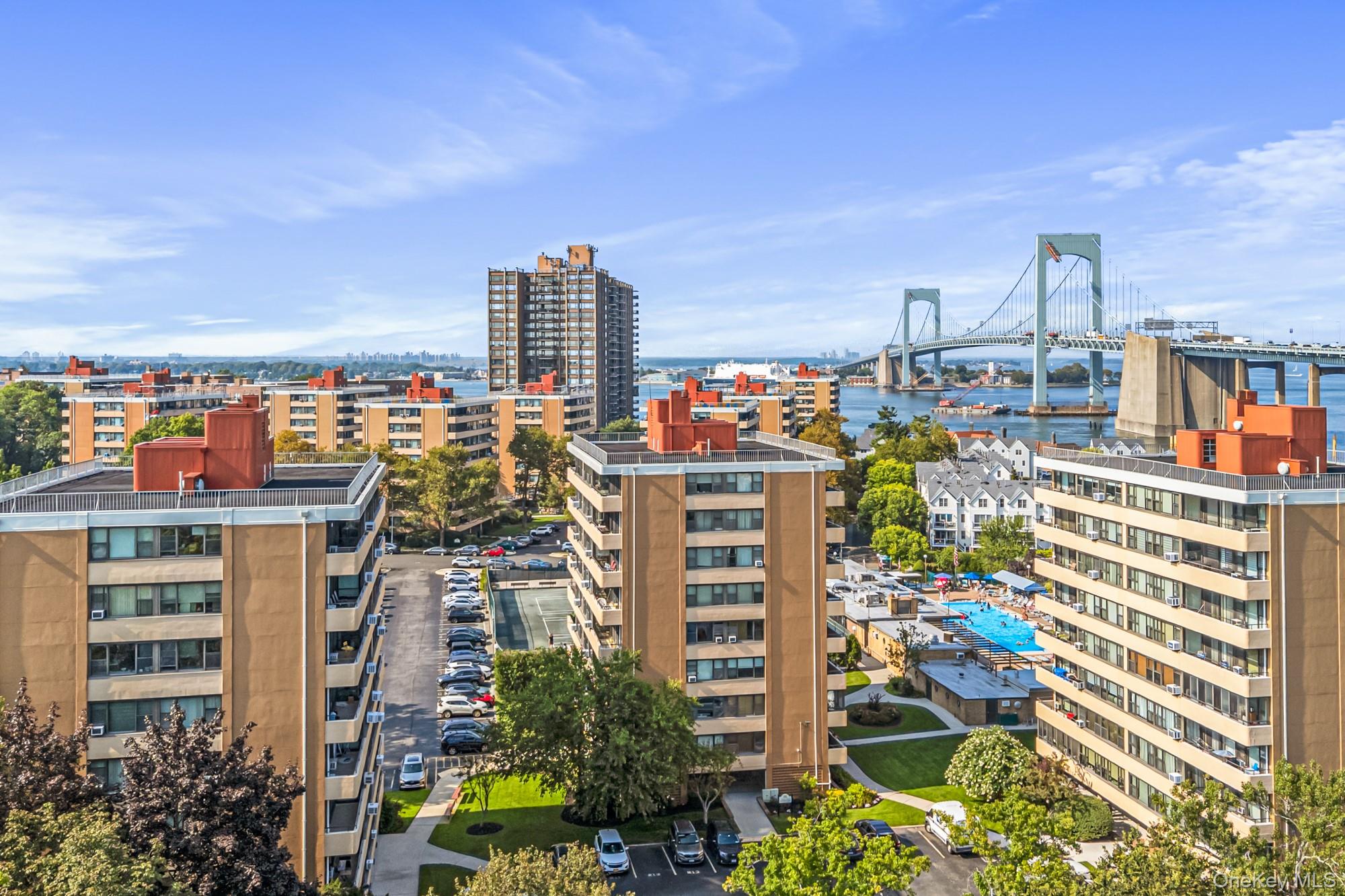 #1 photo, 16801 12th Avenue, クイーンズ区 Whitestone , NY 11357