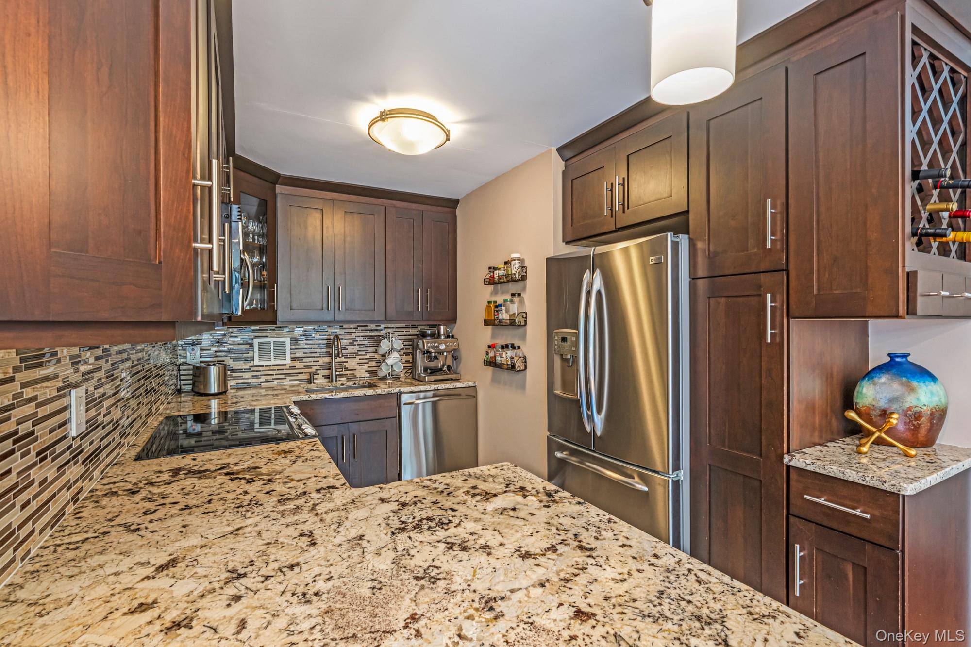 #12 photo, 16801 12th Avenue, クイーンズ区 Whitestone , NY 11357