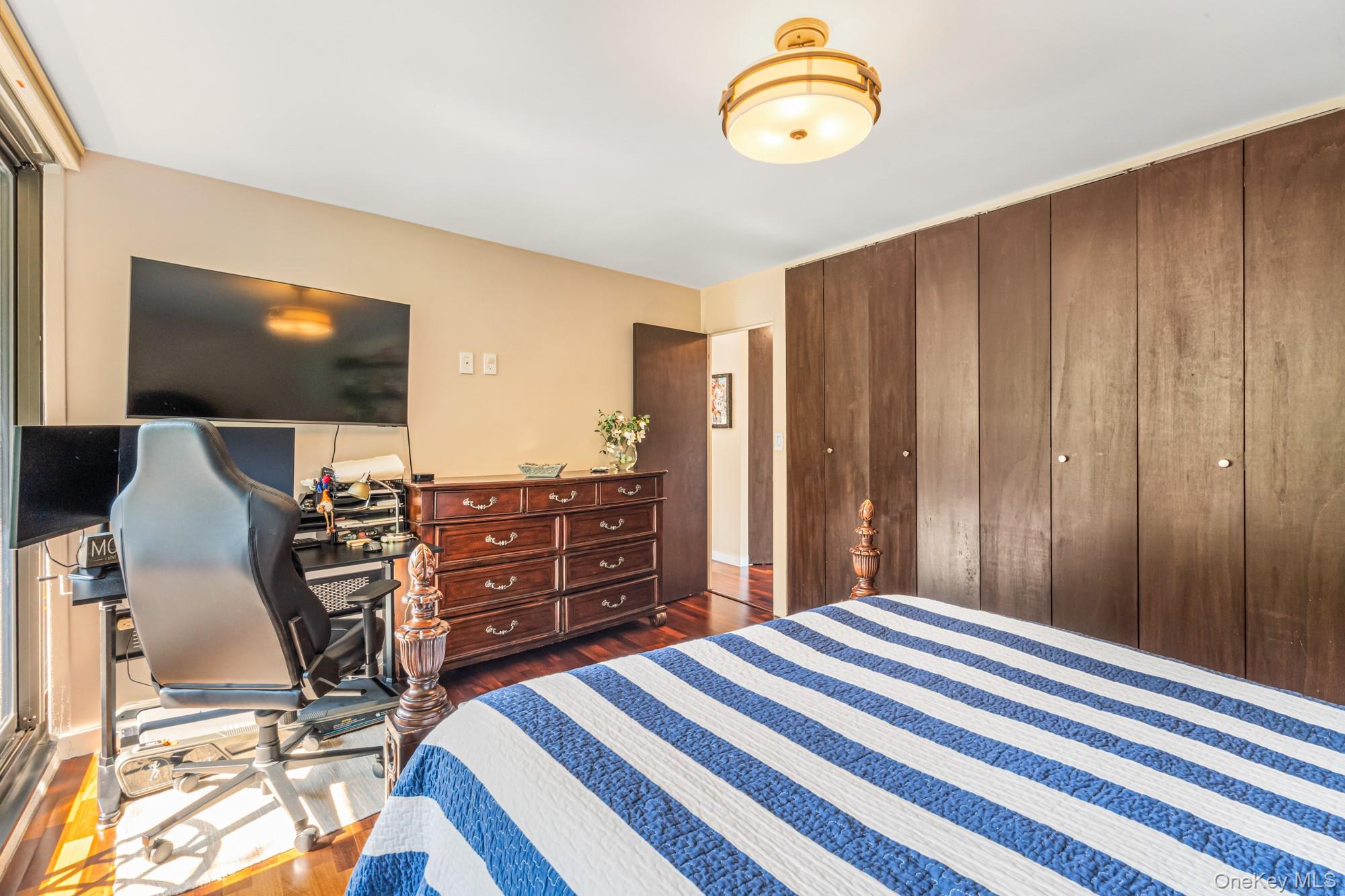 #15 photo, 16801 12th Avenue, クイーンズ区 Whitestone , NY 11357