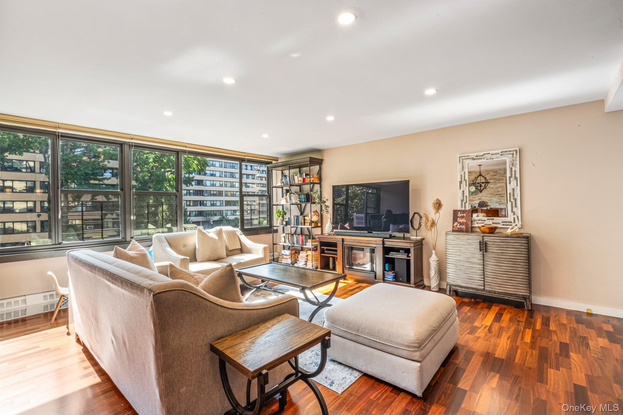 #6 photo, 16801 12th Avenue, クイーンズ区 Whitestone , NY 11357