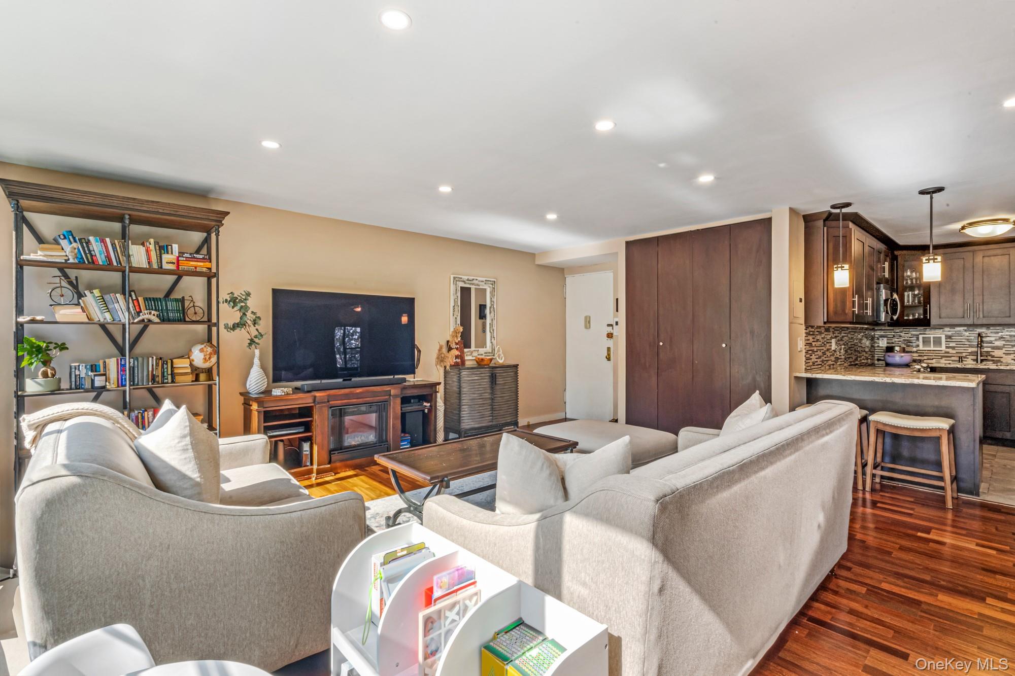 #7 photo, 16801 12th Avenue, クイーンズ区 Whitestone , NY 11357