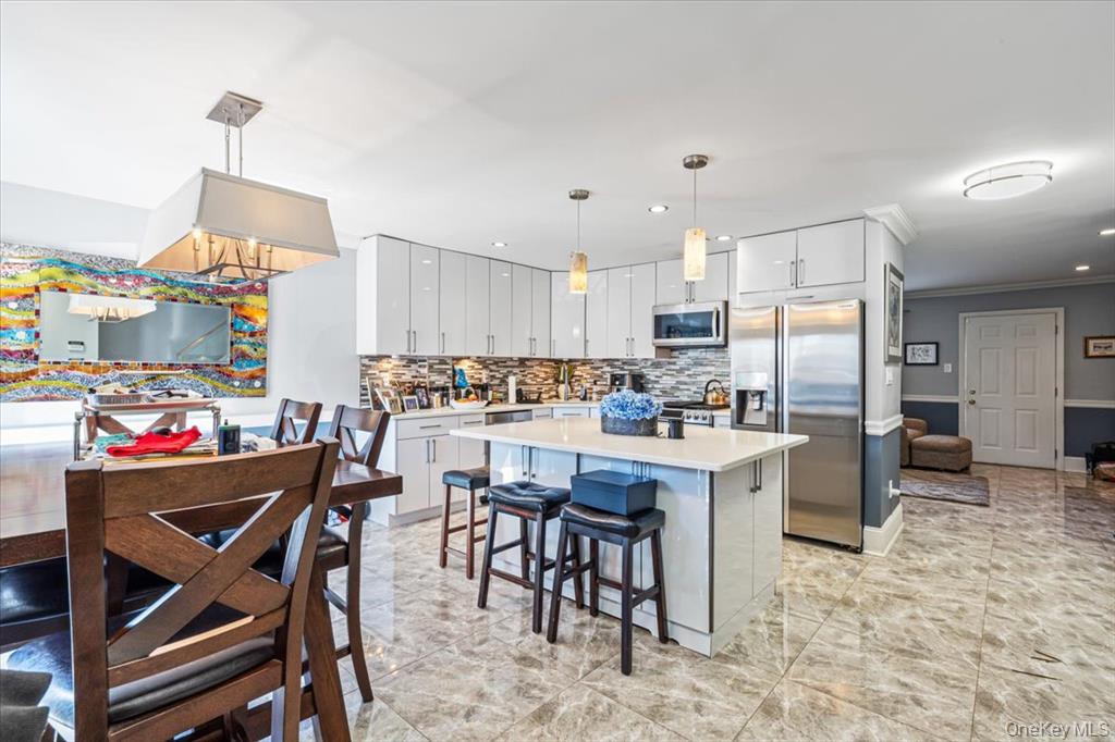 #3 photo, 215-29 23rd Avenue, クイーンズ区 Bayside , NY 11360