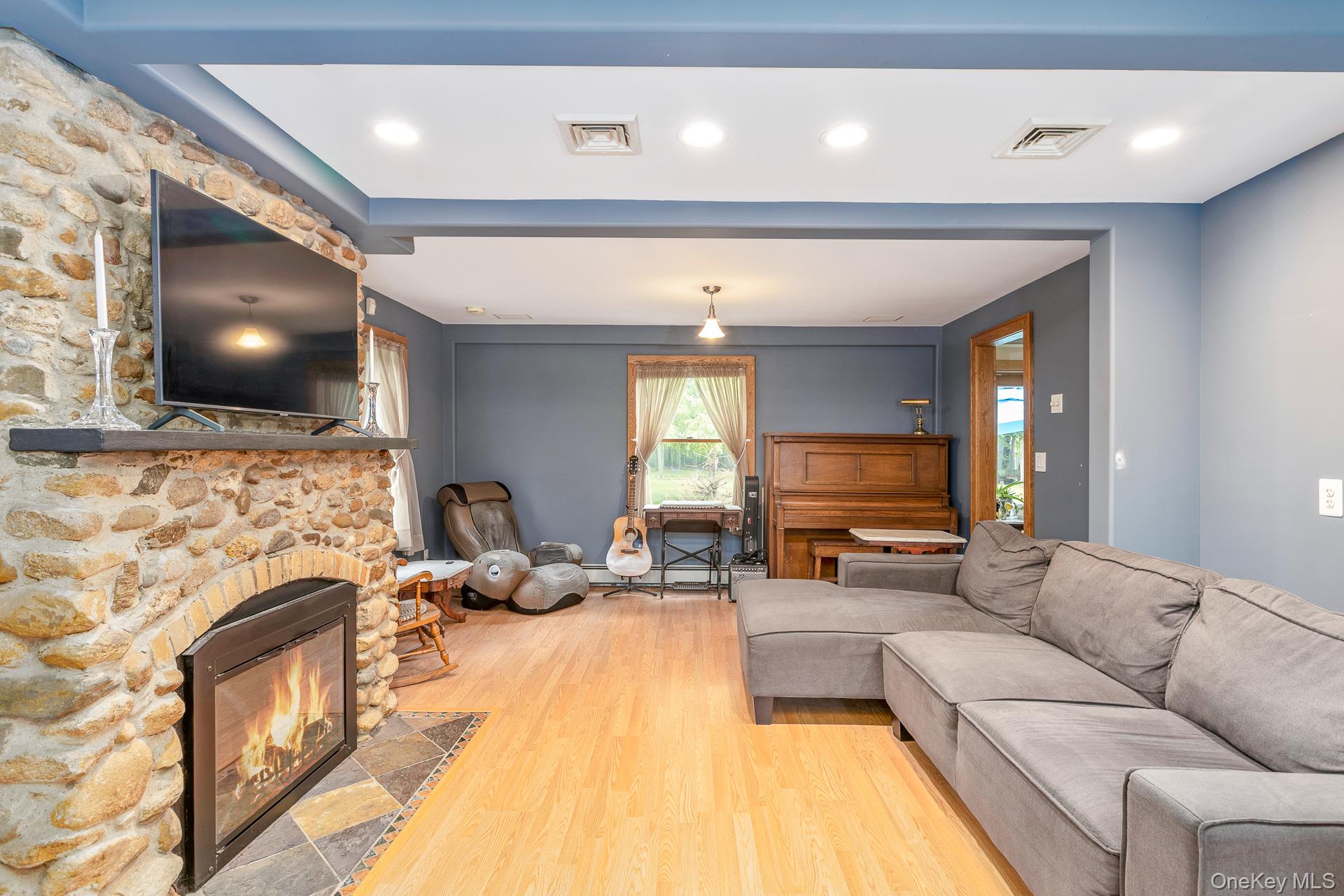 #8 photo, 127 North Street, サフォーク郡 Manorville , NY 11949