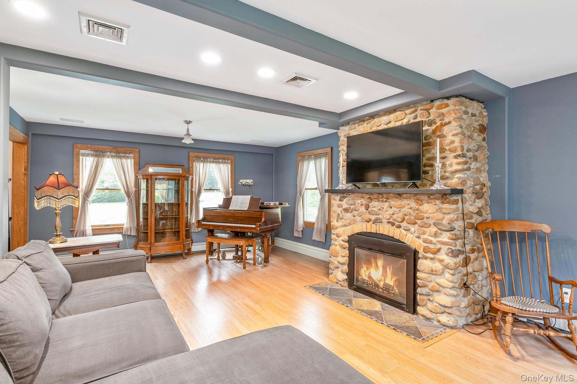 #9 photo, 127 North Street, サフォーク郡 Manorville , NY 11949