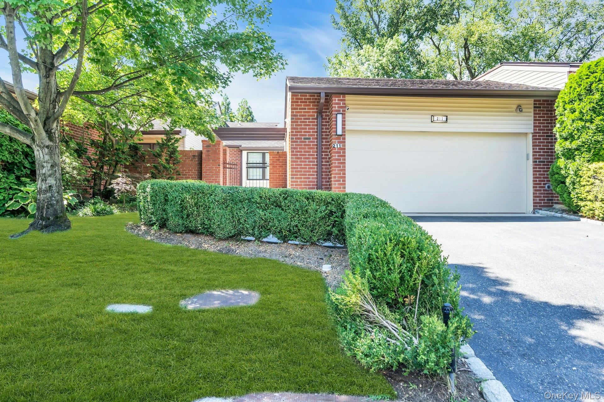 #2 photo, 211 Hornbill Drive, ナッソー郡 Manhasset , NY 11030