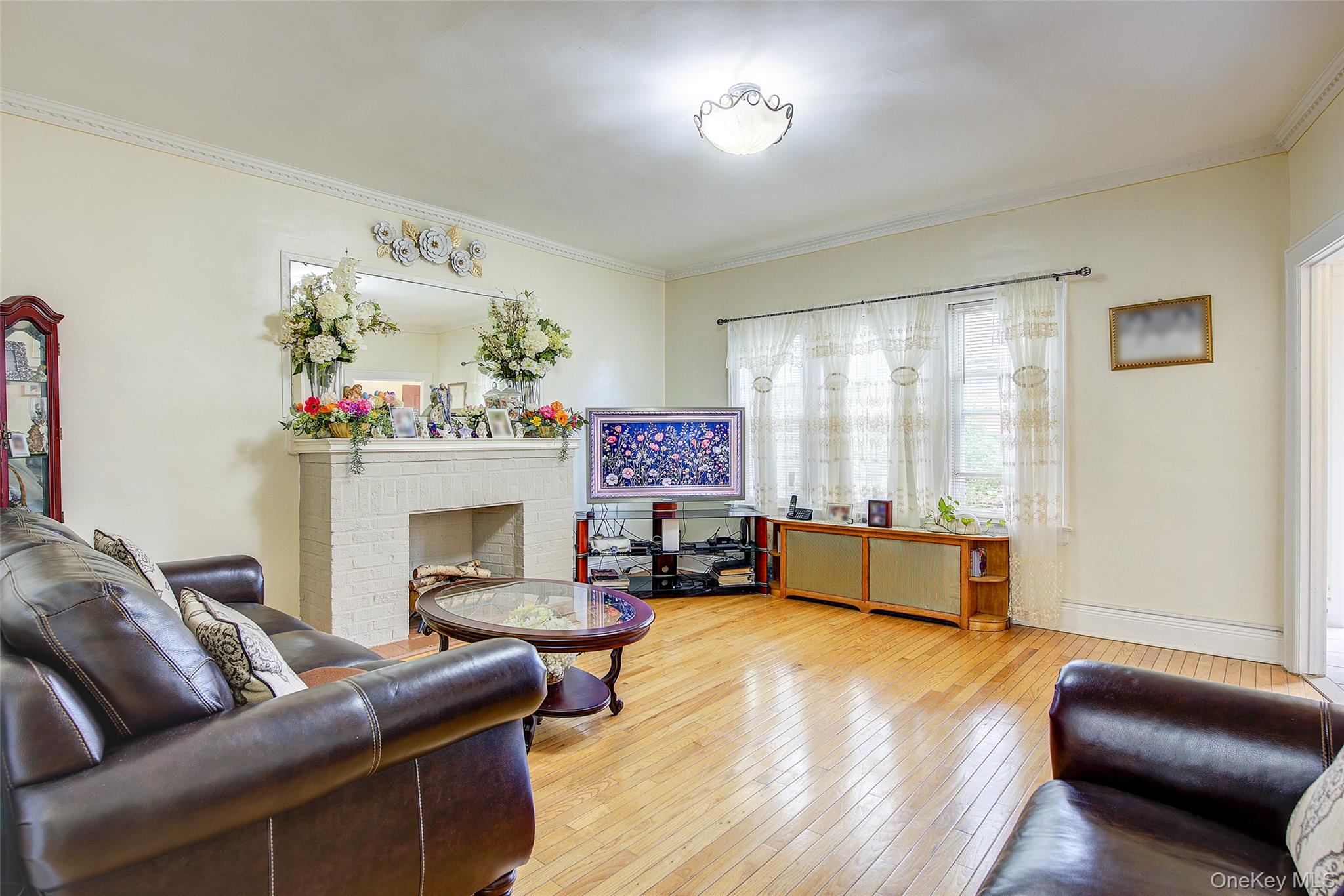 #10 photo, 161-10 84th Road, Jamaica Hills , NY 11432