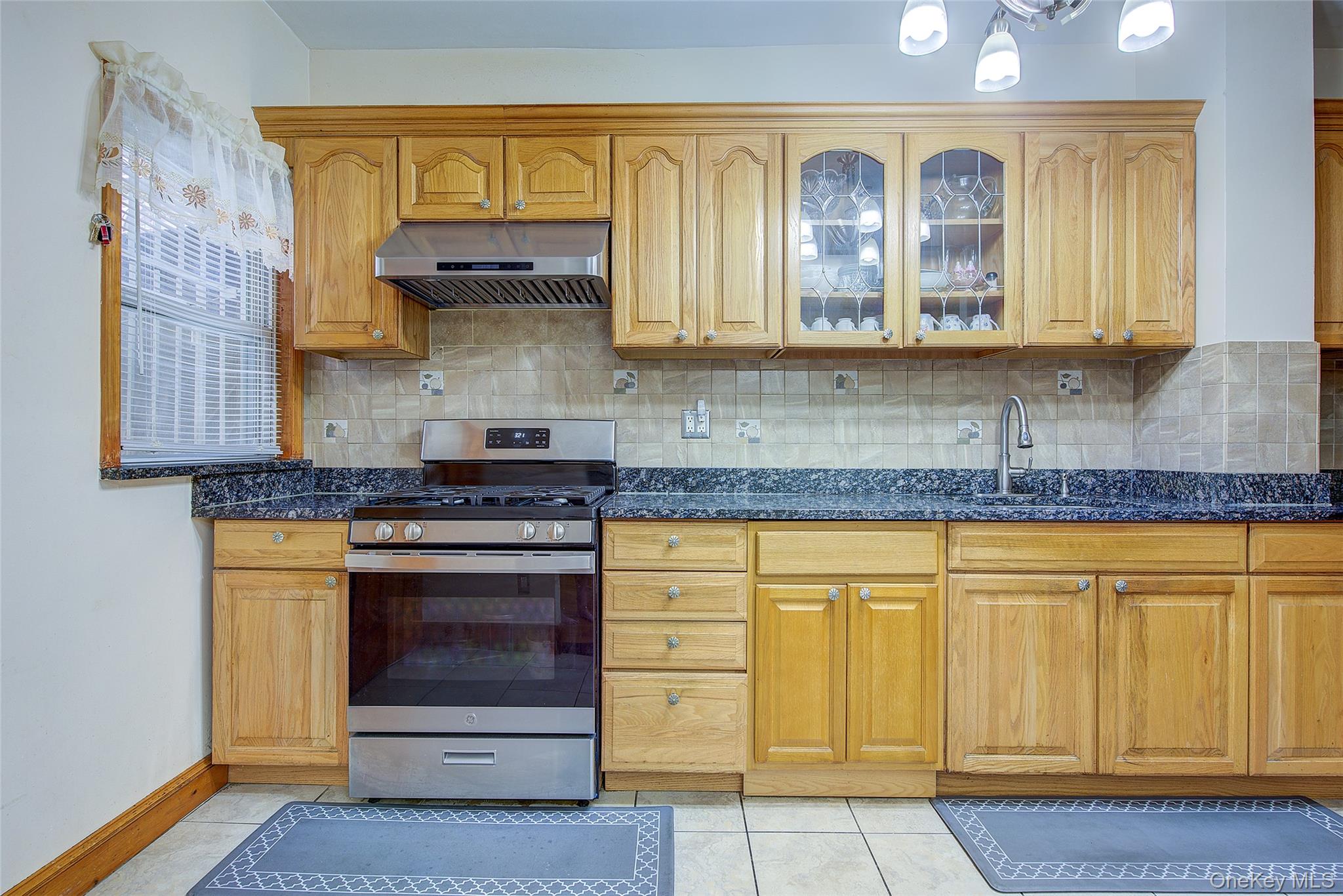 #15 photo, 161-10 84th Road, Jamaica Hills , NY 11432