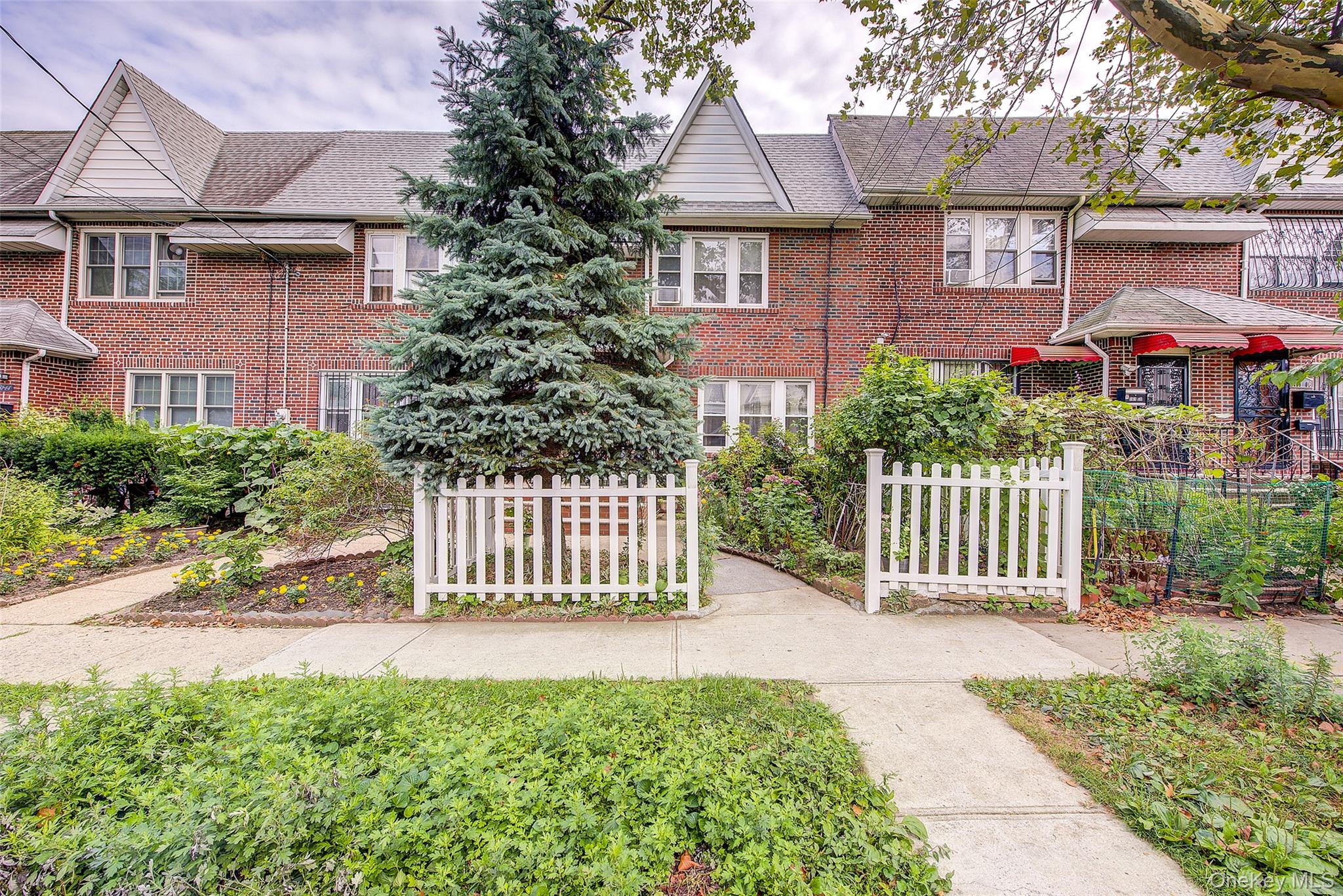 #2 photo, 161-10 84th Road, Jamaica Hills , NY 11432