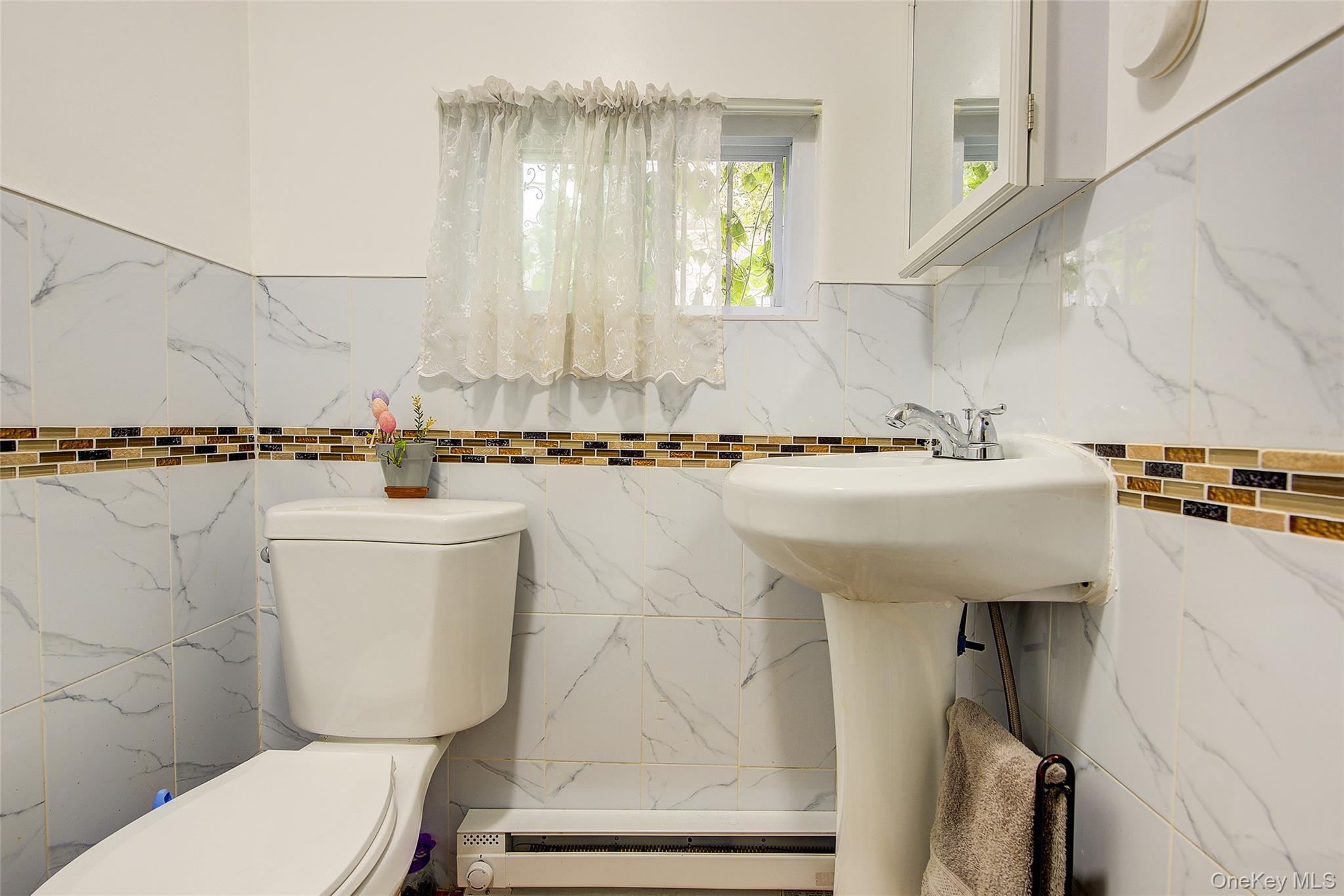 #20 photo, 161-10 84th Road, Jamaica Hills , NY 11432