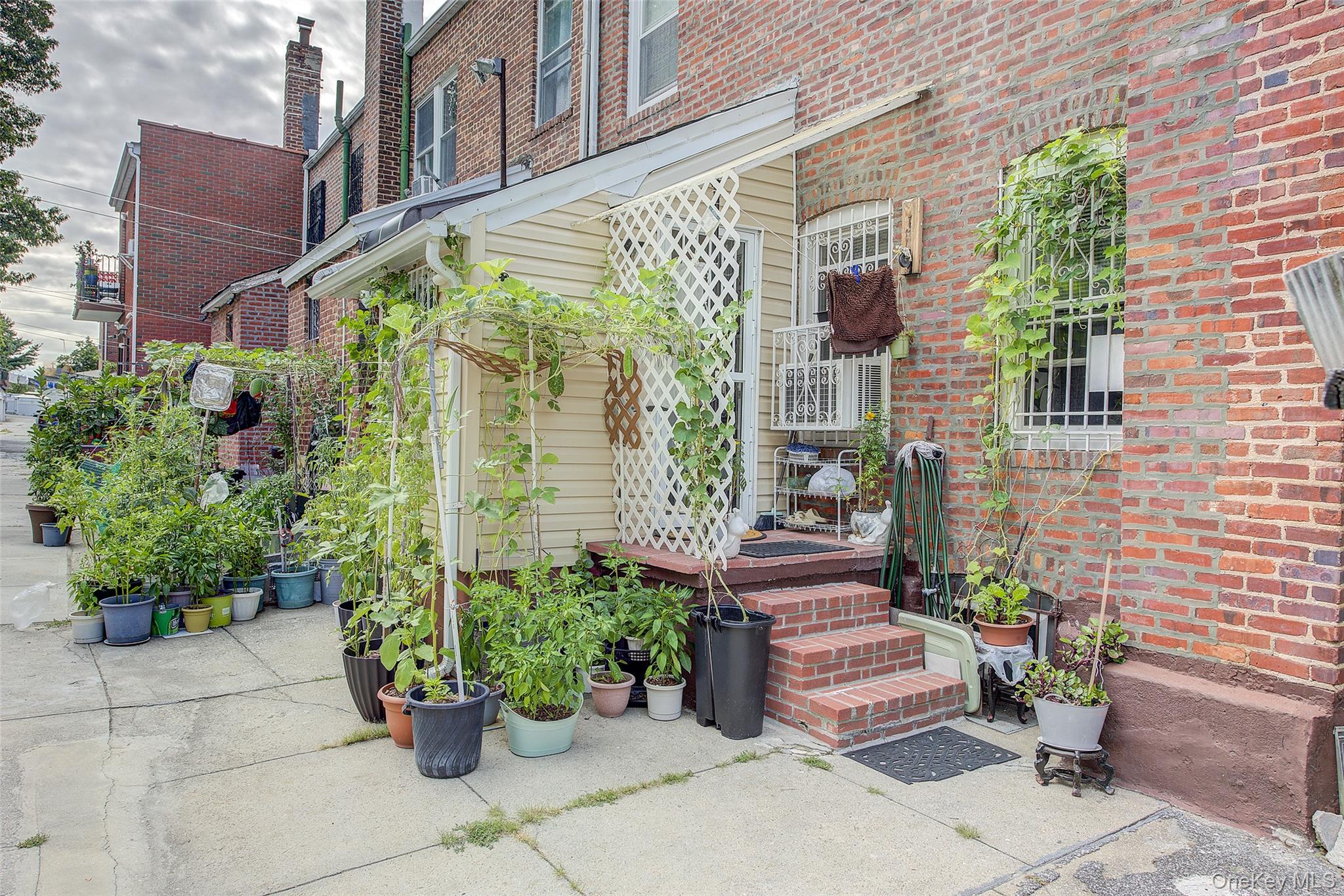 #6 photo, 161-10 84th Road, Jamaica Hills , NY 11432