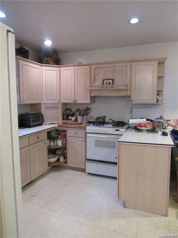 #4 photo, 8302 116th Street, Richmond Hill , NY 11418