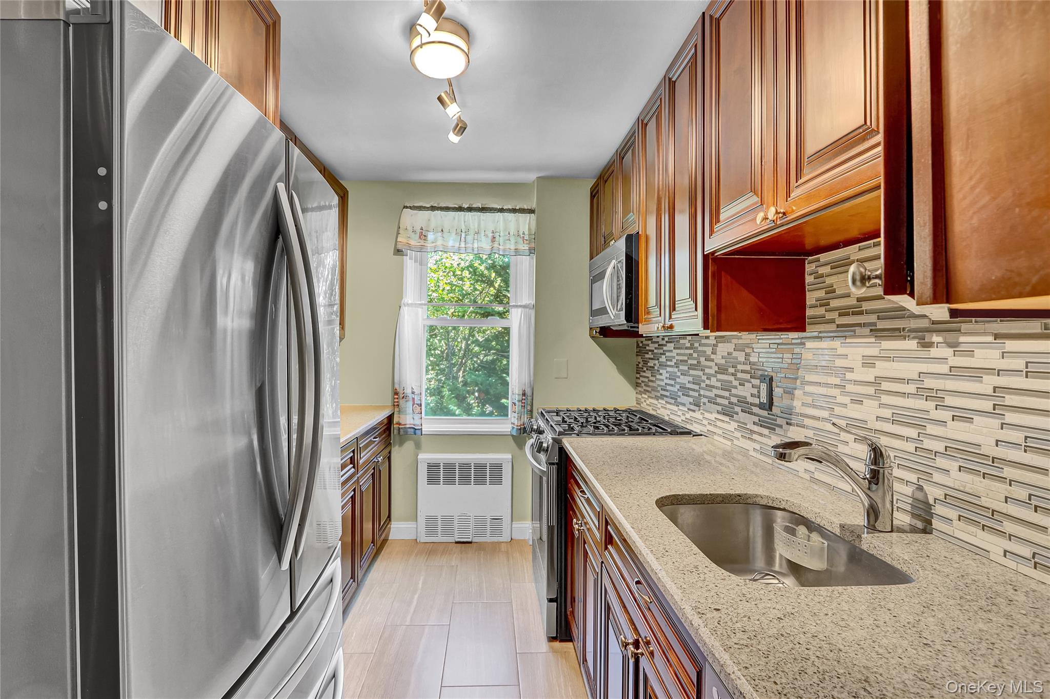 #4 photo, 490 Atlantic Avenue, ナッソー郡 East Rockaway , NY 11518