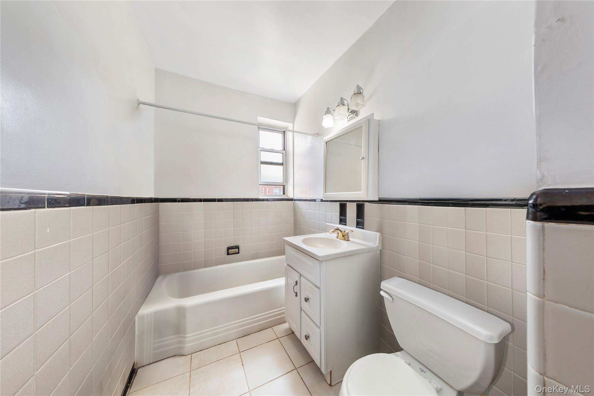 #9 photo, 99-31 64th Avenue, Rego Park , NY 11374