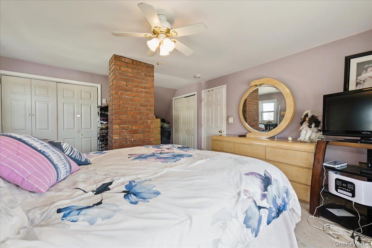 #17 photo, 181 Springtime Lane, Levittown , NY 11756