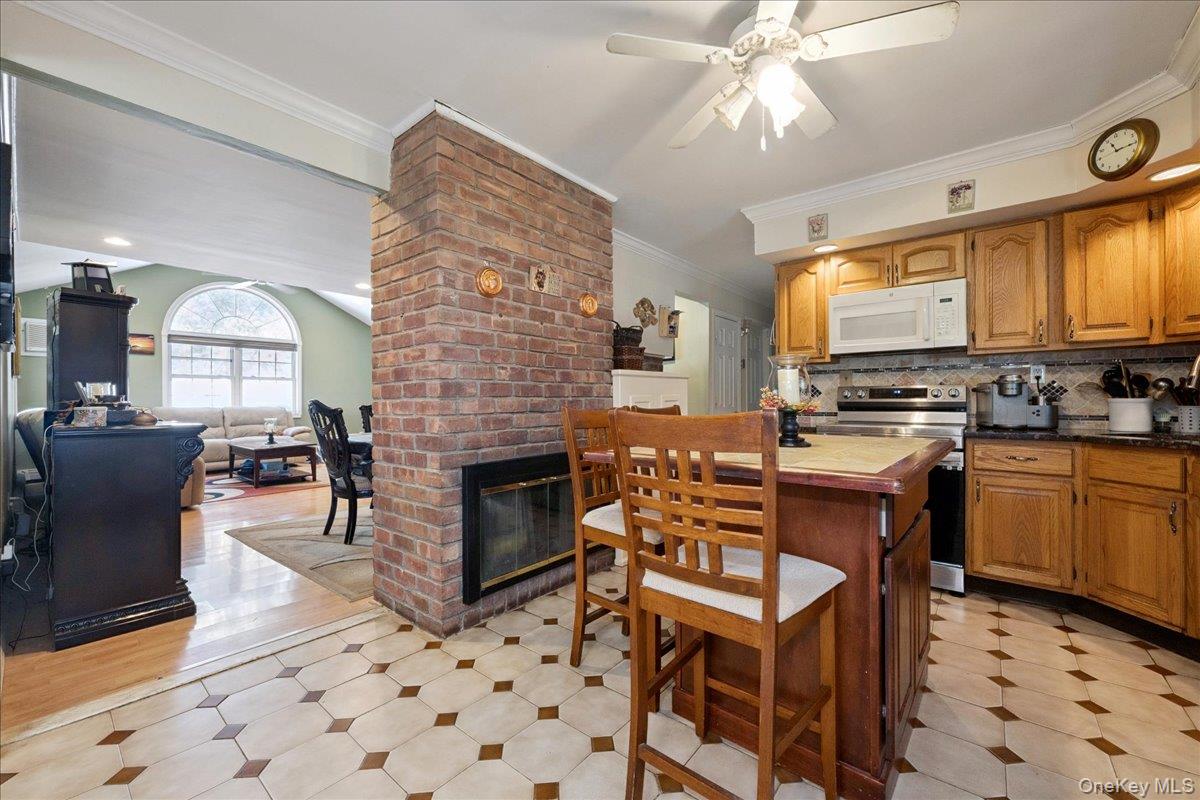 #3 photo, 181 Springtime Lane, Levittown , NY 11756