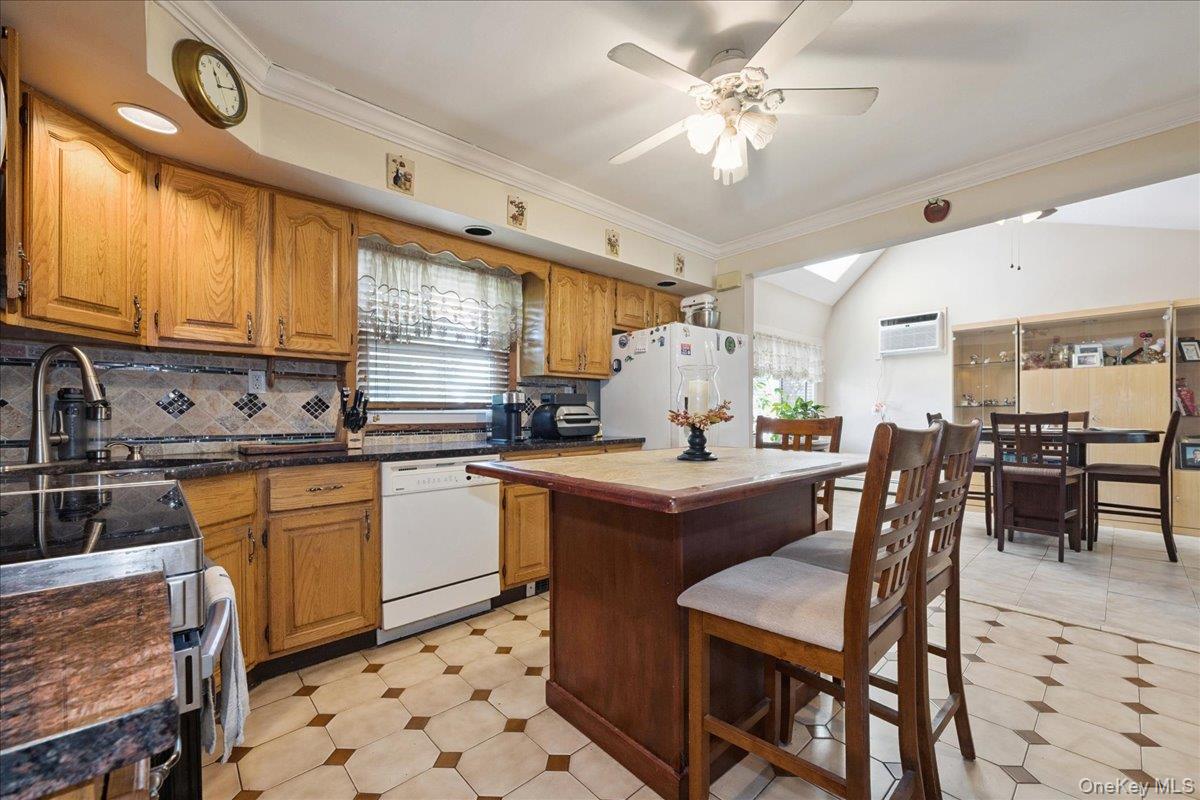 #6 photo, 181 Springtime Lane, Levittown , NY 11756