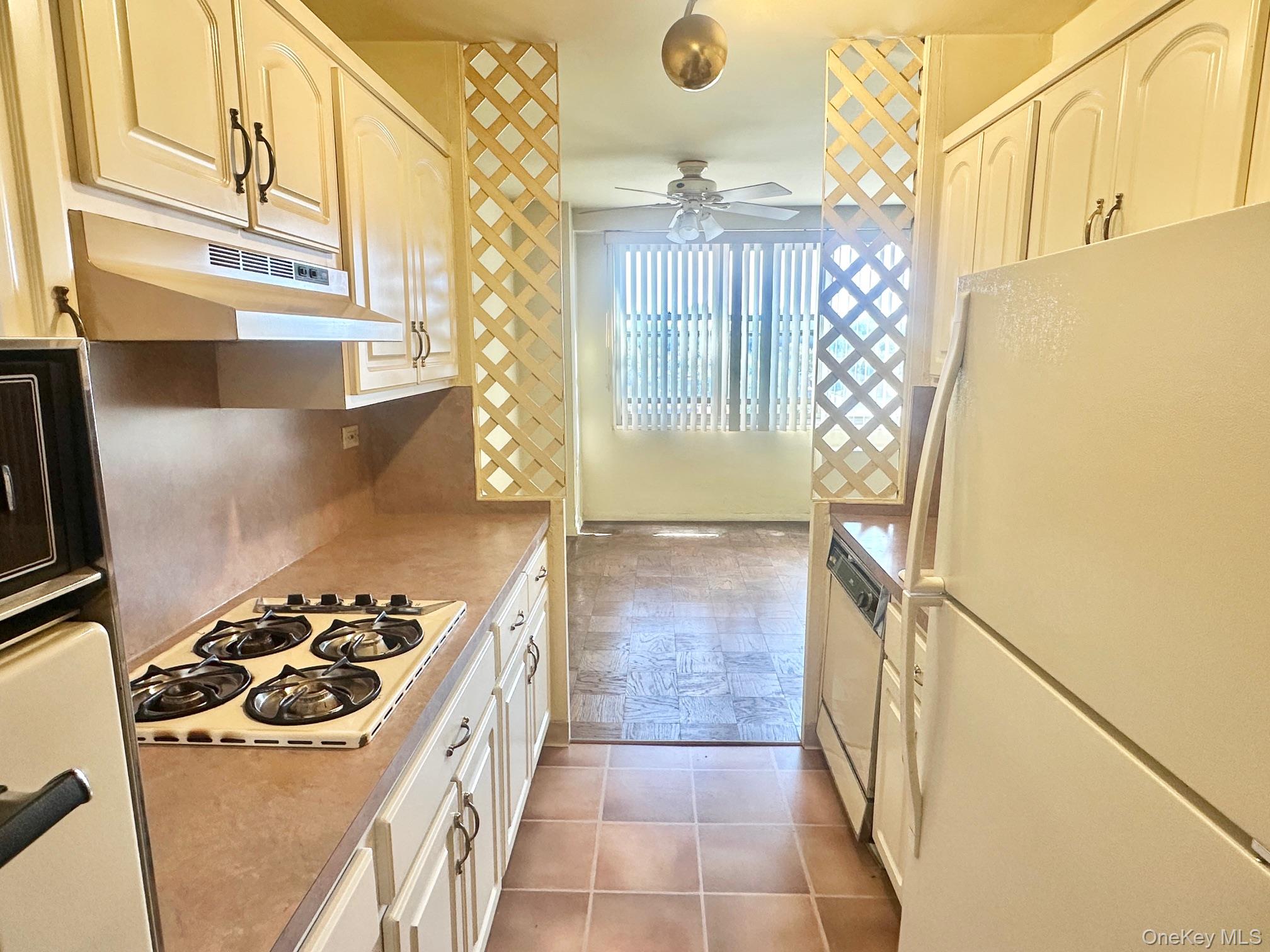 #6 photo, 61-20 Grand Central Parkway, クイーンズ区 Forest Hills , NY 11375