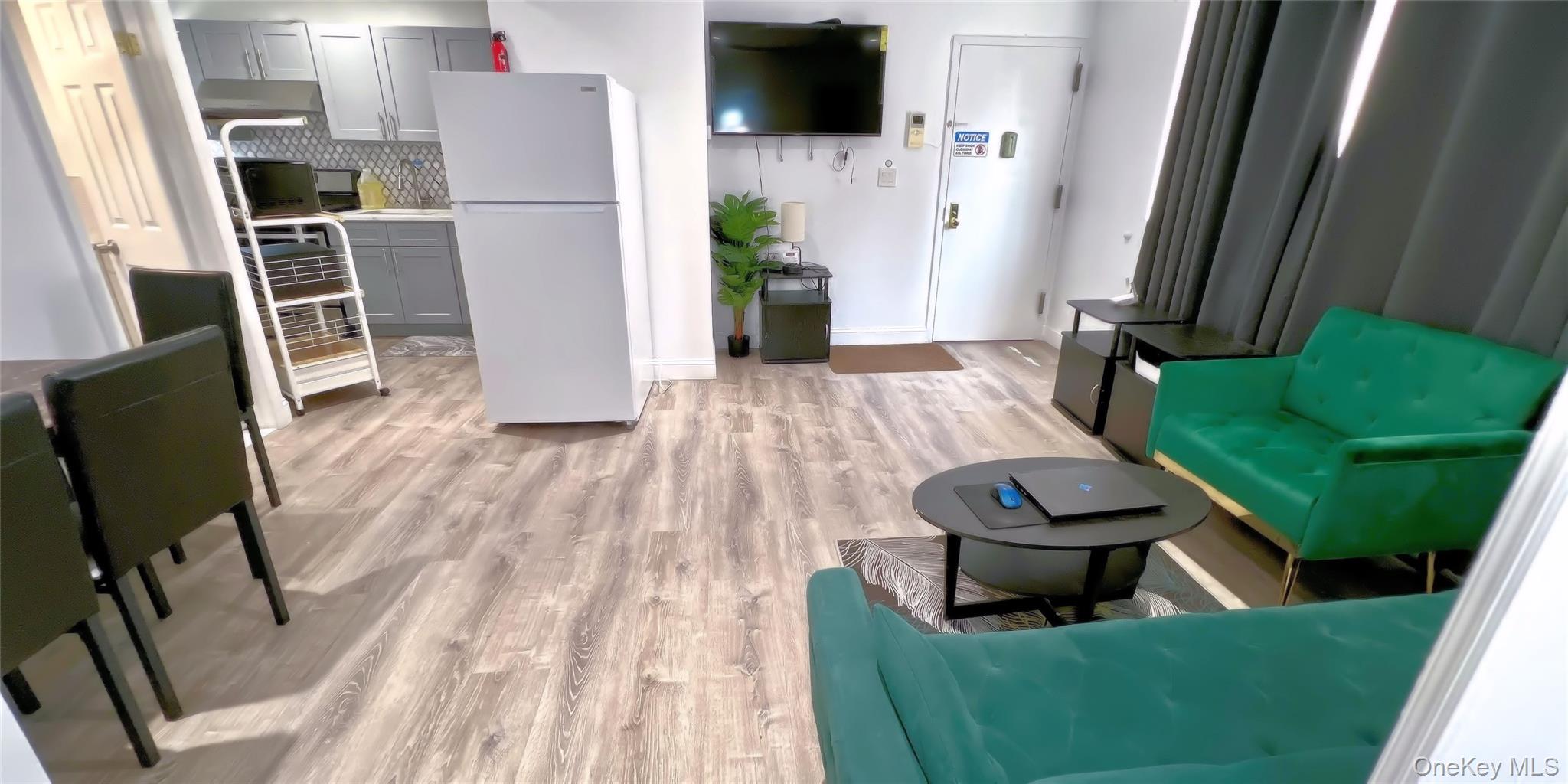 #3 photo, 4122 75 St., クイーンズ区 Elmhurst , NY 11373