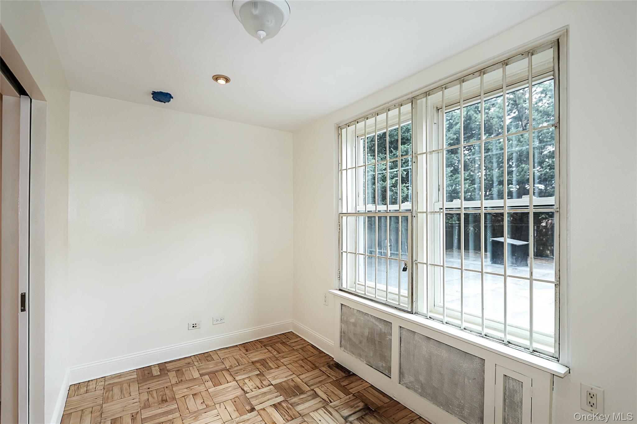 #11 photo, 7510 Yellowstone Boulevard, クイーンズ区 Rego Park , NY 11374