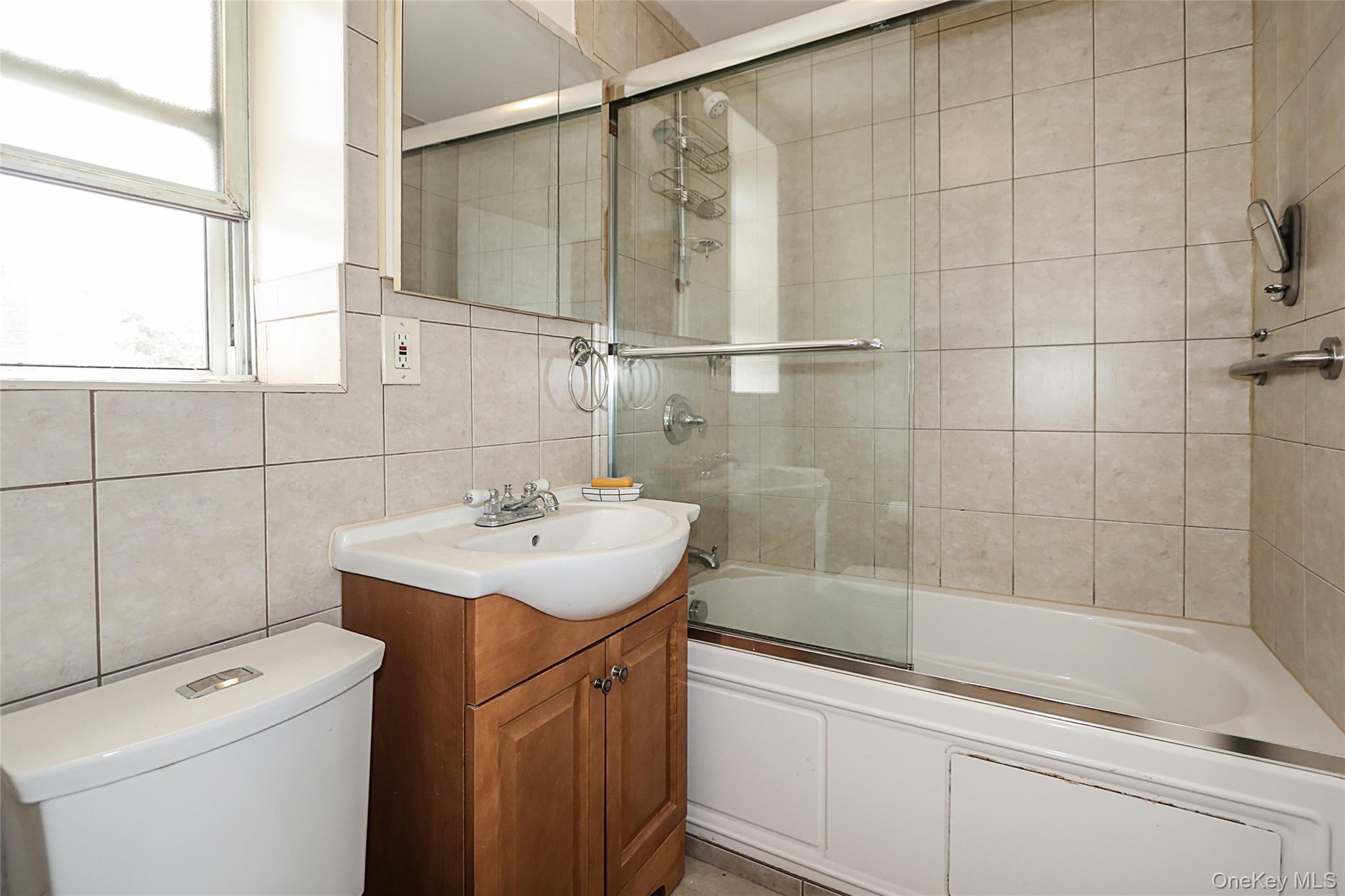 #16 photo, 7510 Yellowstone Boulevard, クイーンズ区 Rego Park , NY 11374