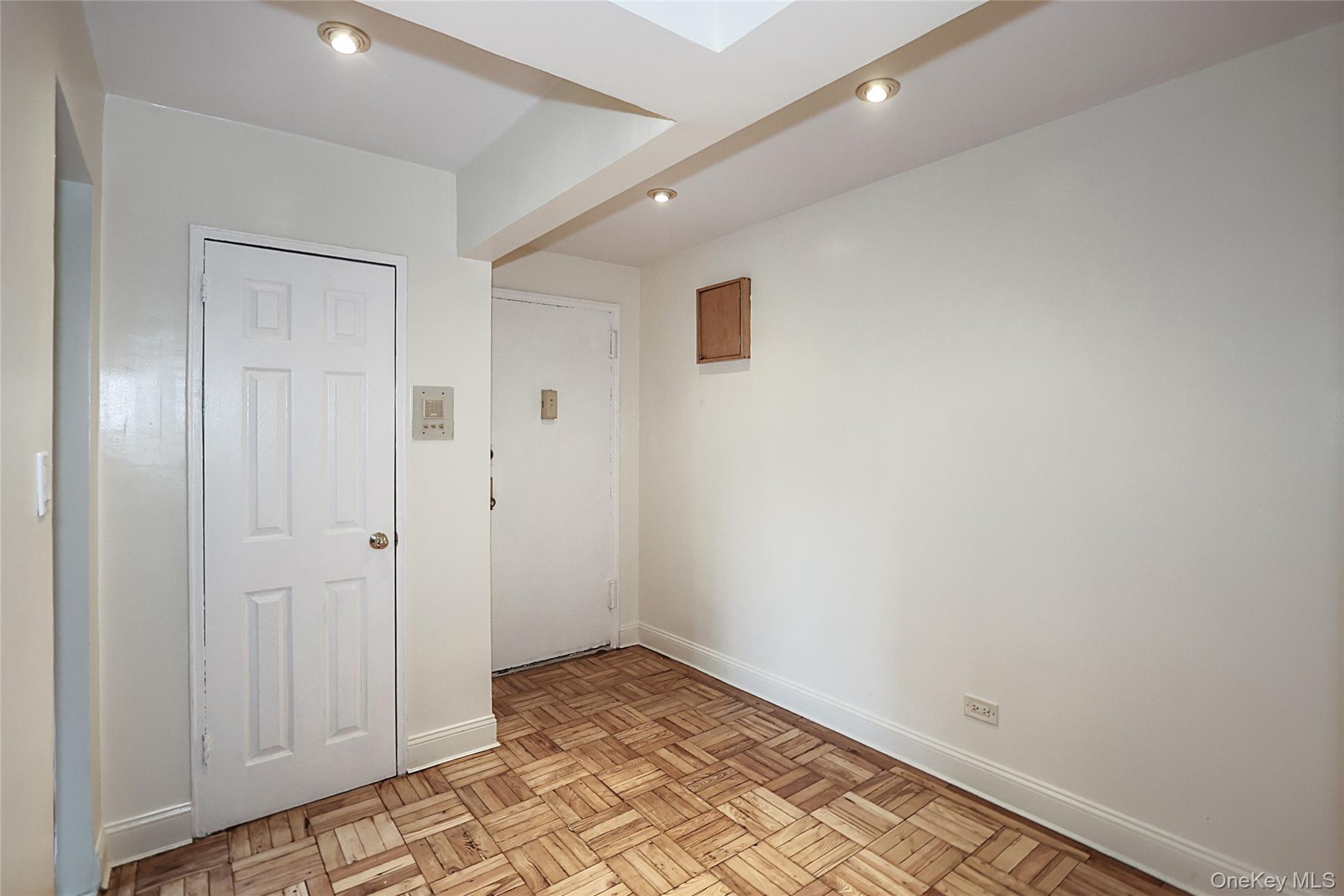 #17 photo, 7510 Yellowstone Boulevard, クイーンズ区 Rego Park , NY 11374