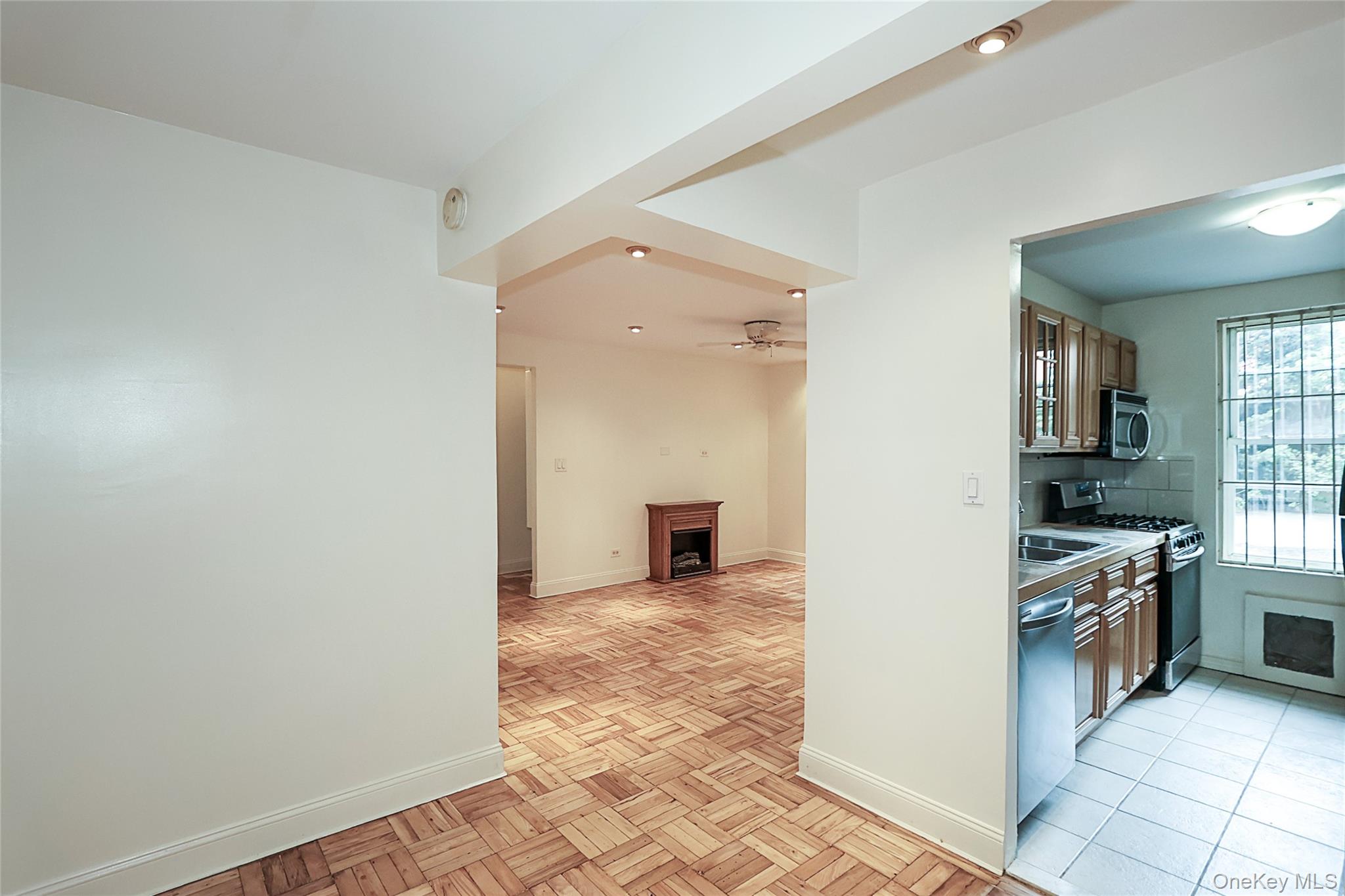 #18 photo, 7510 Yellowstone Boulevard, クイーンズ区 Rego Park , NY 11374